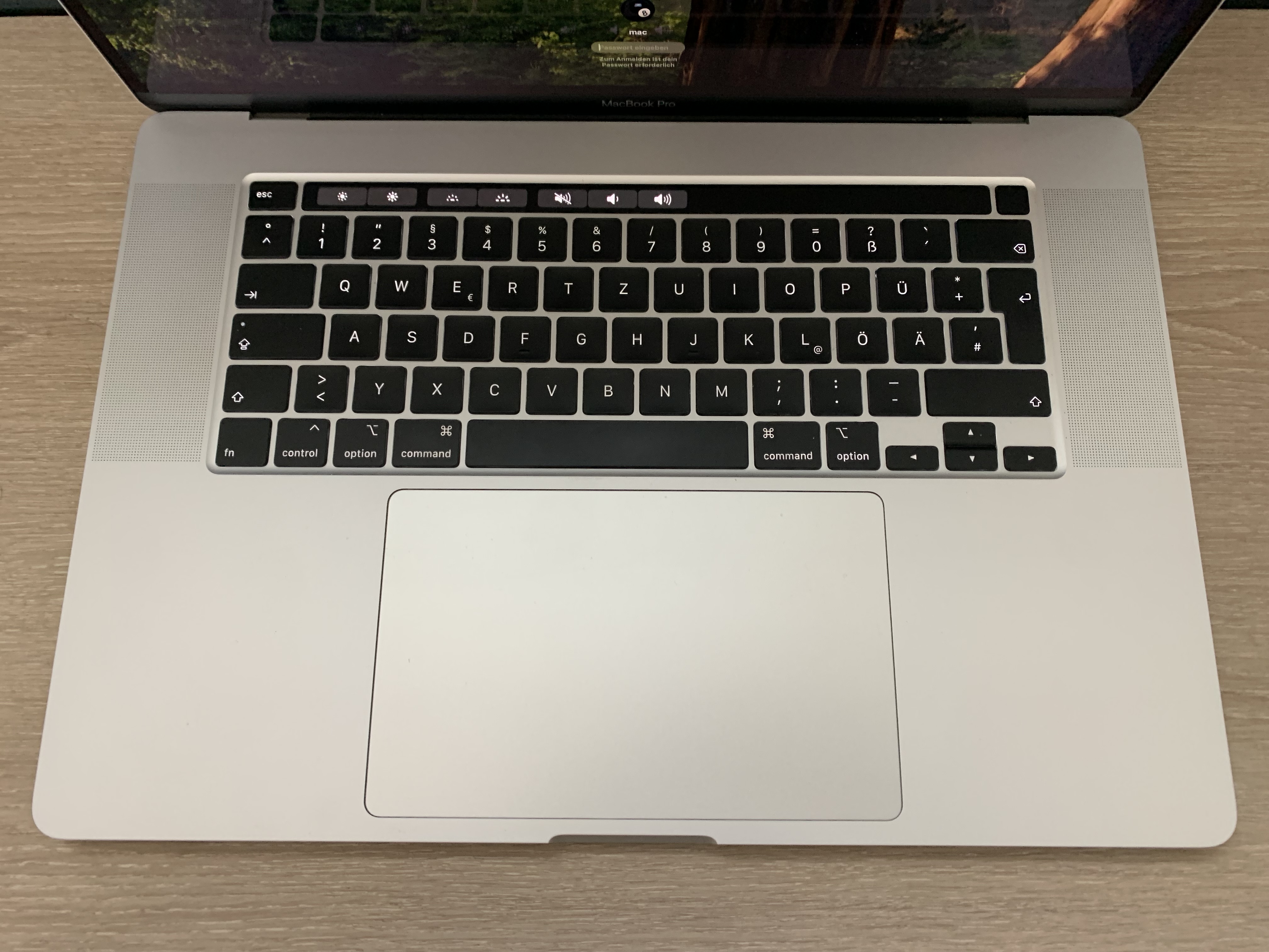 MacBook Pro 16" 2019 A2141 i9-9980HK 32GB 512GB NVMe Radeon 5300M macOS B-Ware8  