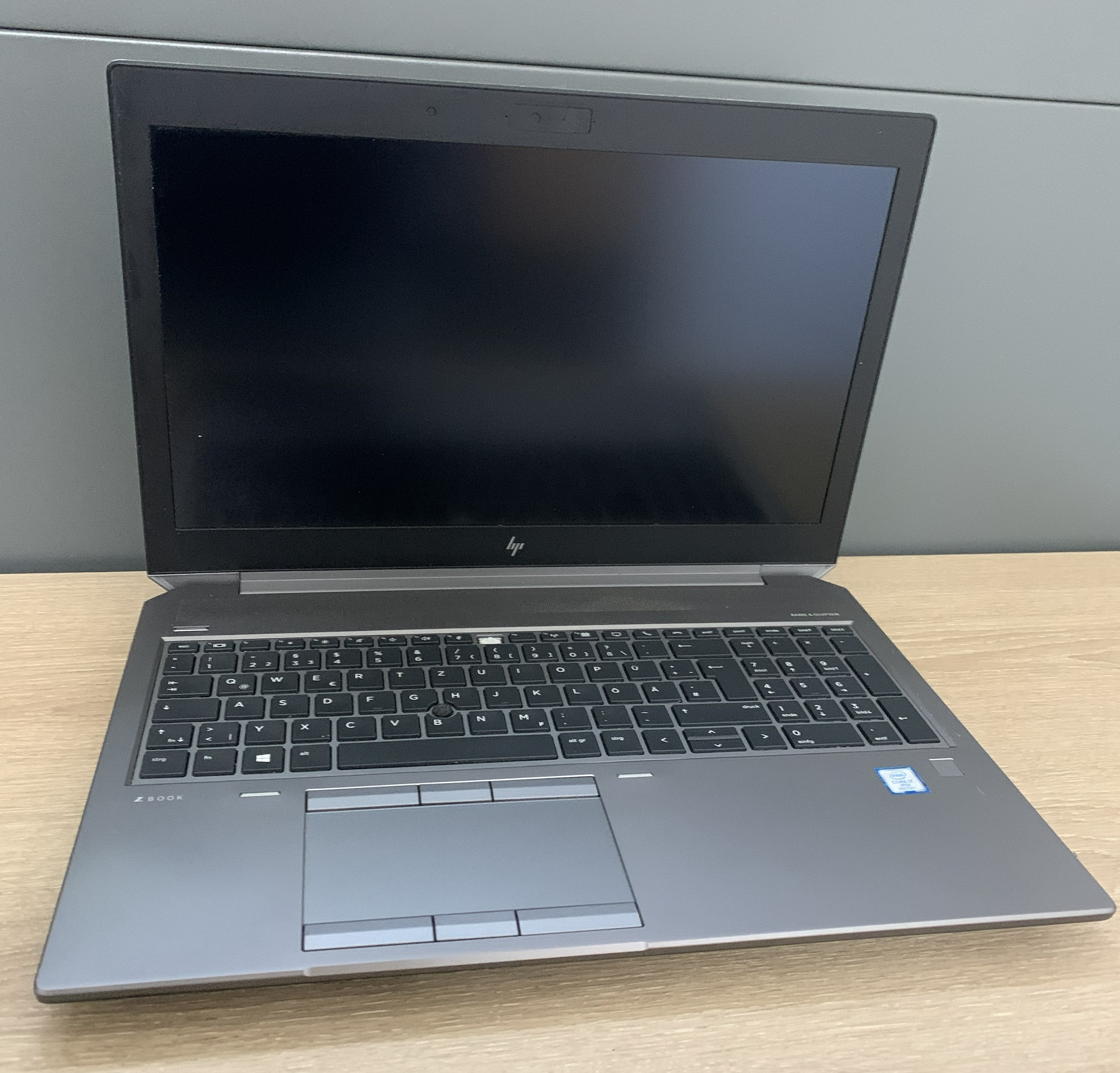 HP ZBook 15 G6 i7-9850H 16GB DDR 512GB M.2 SSD T2000 4GB CAM TB W11 B-Ware29