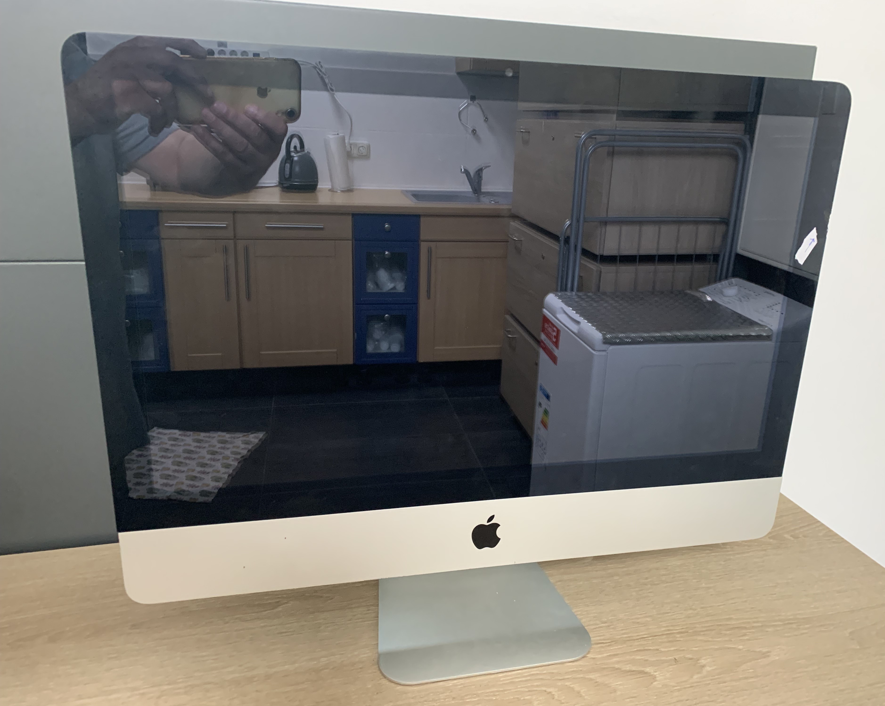 Apple iMac 21,5" A1311 AIO i3-540 3,06GHz 4GB  500GB HDD Radeon HD 4670 OSX B-Ware5