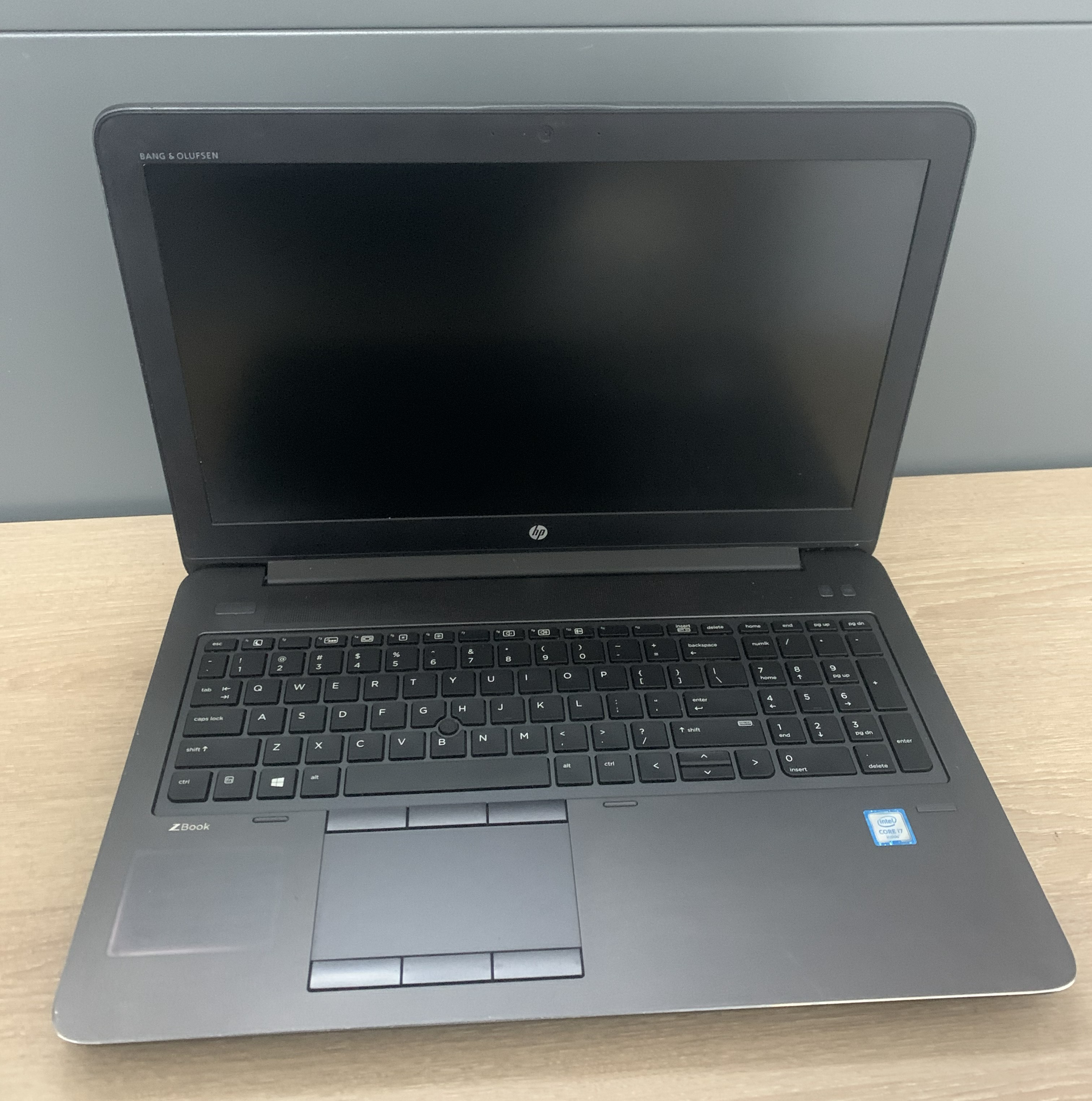 HP ZBook 15 G3 i7-6820HQ 32GB DDR 512GB M.2 SSD M2000M 4GB CAM W10 B-Ware18