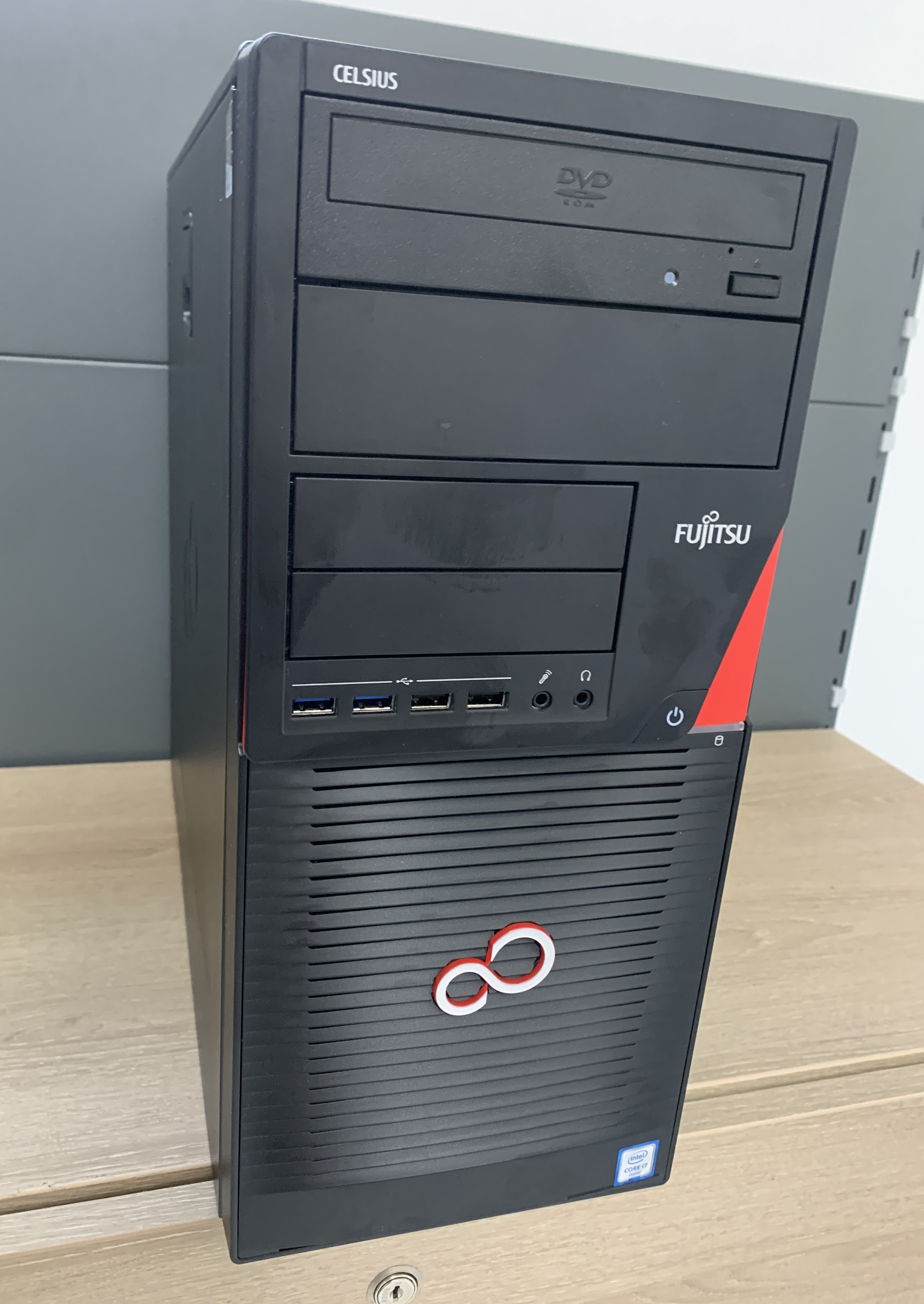 Fujitsu CELSIUS W550n Tower PC Core i7-6700 16GB 512GB SSD Intel HD DVD W10
