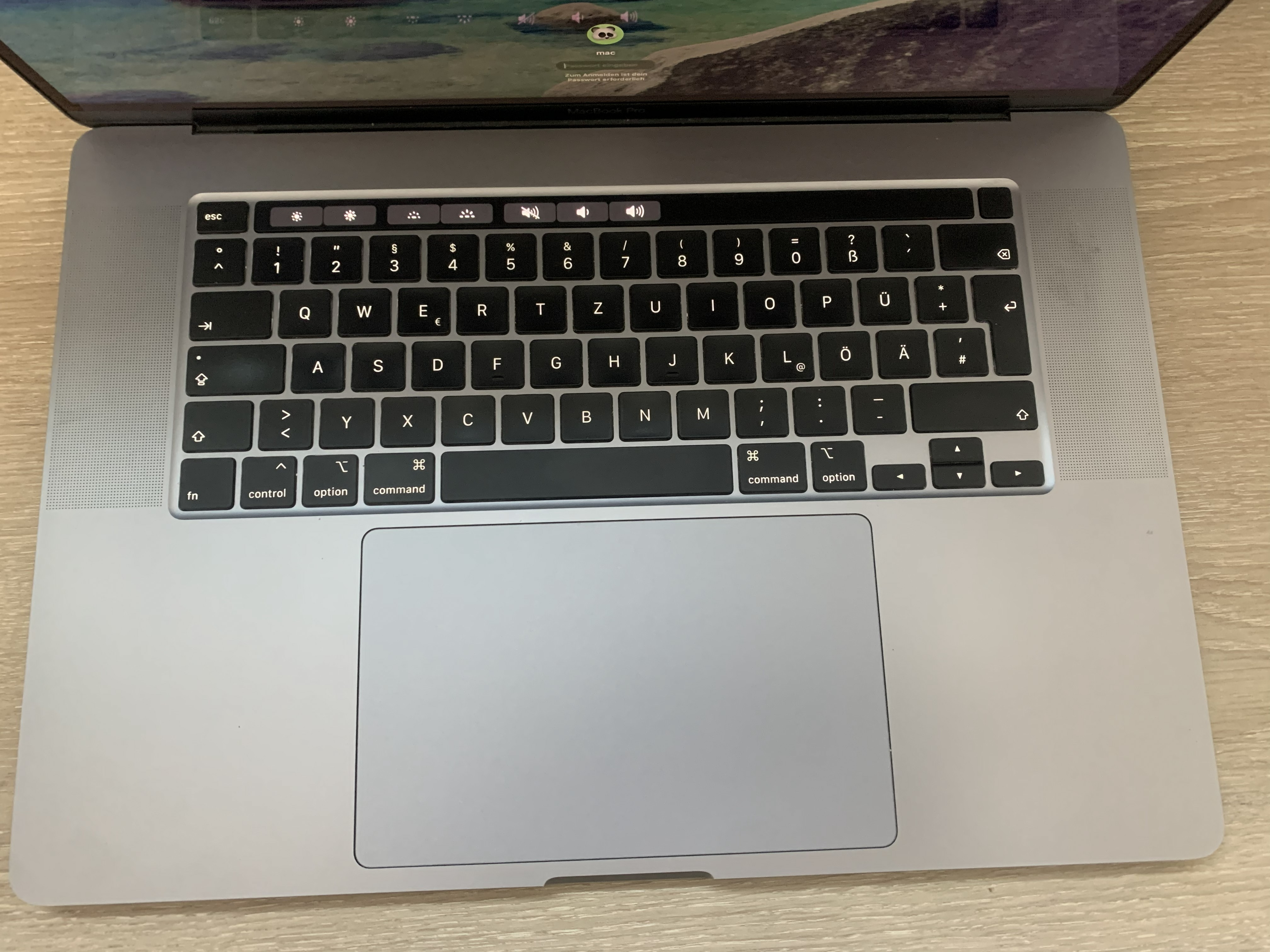 MacBook Pro 16" A2141 i7-9750H 16GB 512GB NVMe Radeon 5300M macOS B-Ware11
