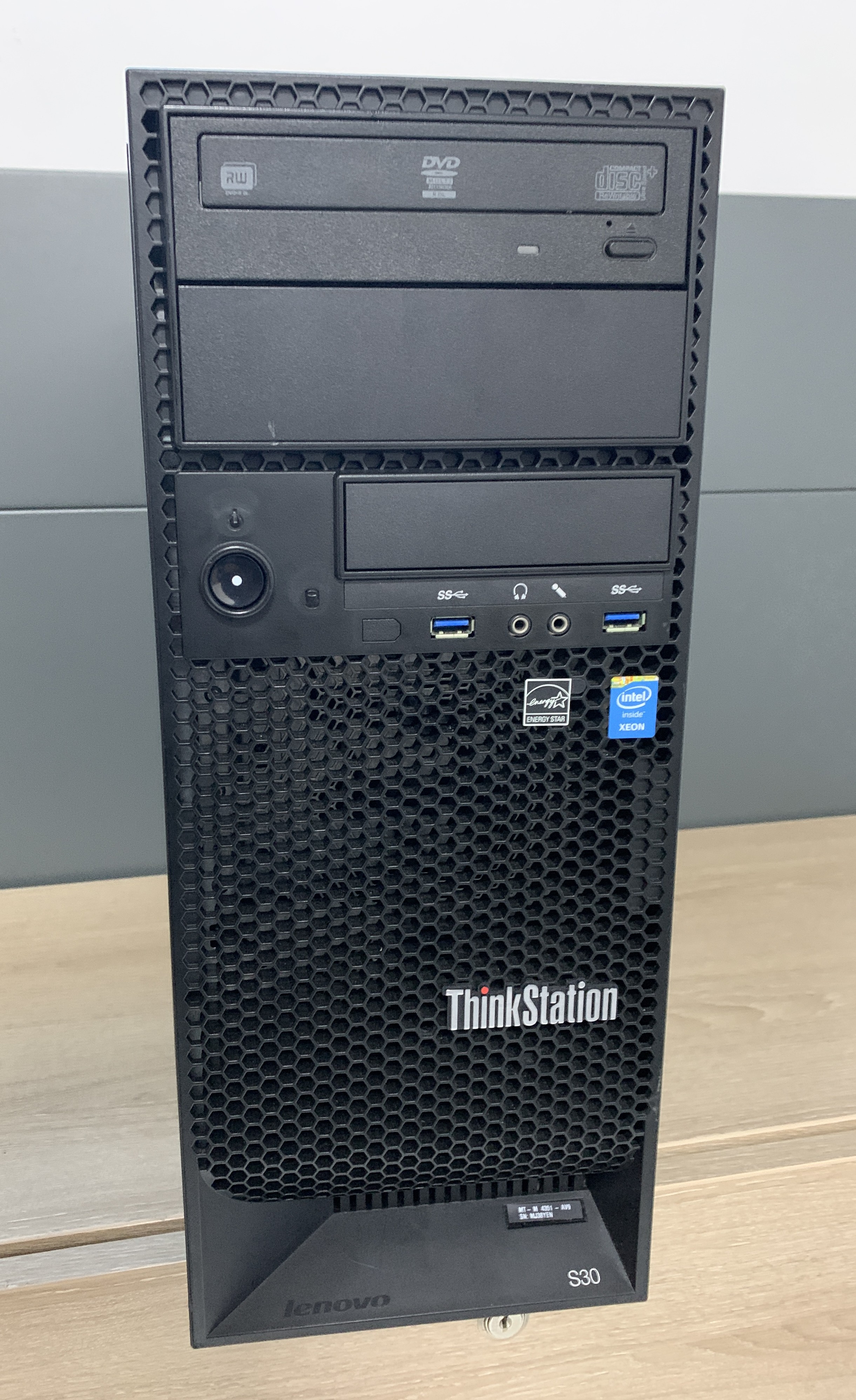 Lenovo Thinkstation C30 Xeon E5-1607v2 8GB 500GB HDD Quadro P600 RW W10