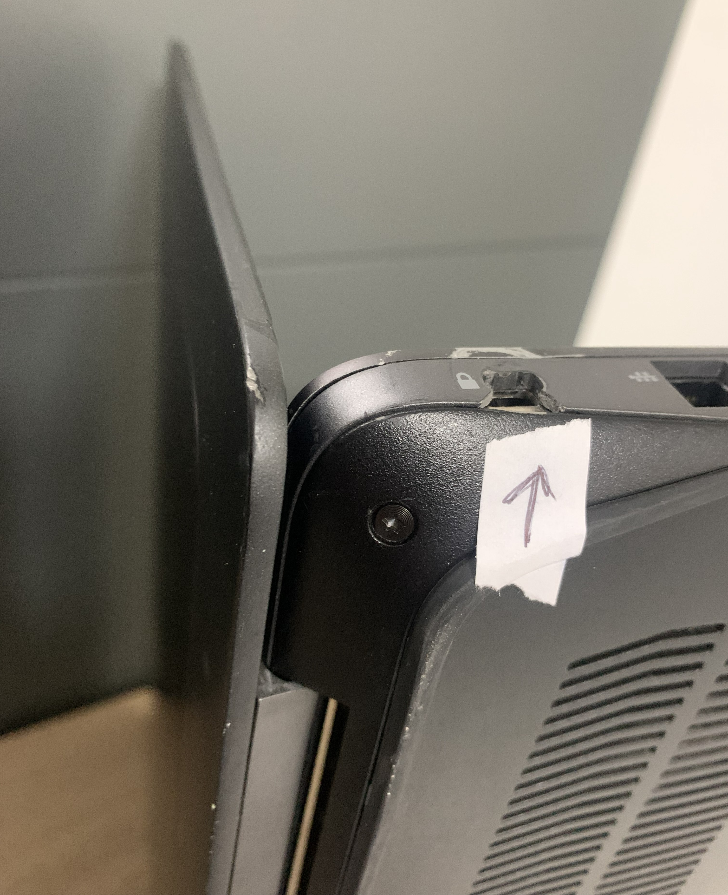 HP ZBook 15 G3 i7-6820HQ 2,7GHz 16GB DDR 512GB M.2 SSD M2000M 4GB W10 B-Ware13