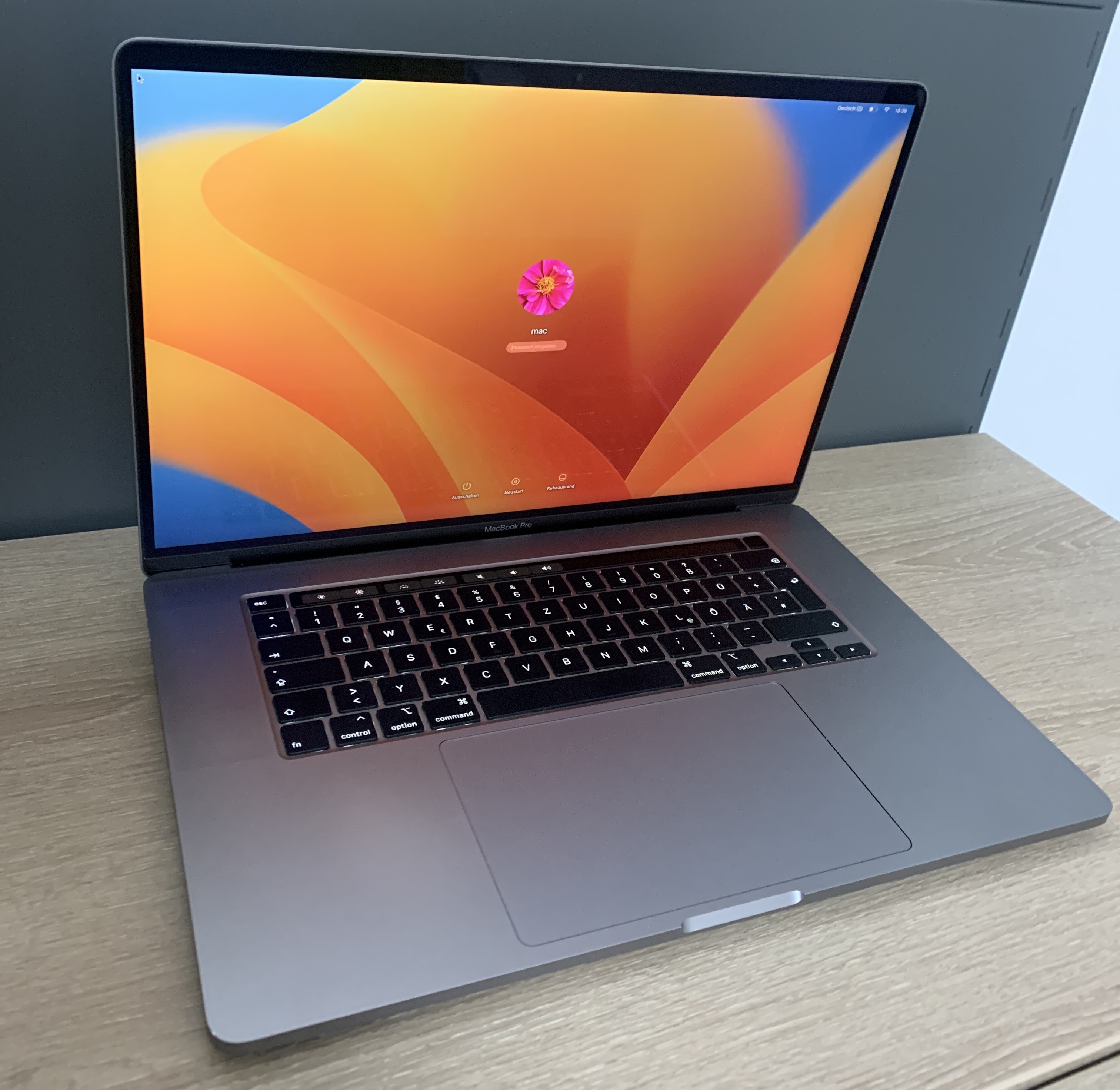 MacBook Pro 16" A2141 i9-9880H 32GB DDR 1TB NVMe Radeon Pro 5500M macOS A-Ware27