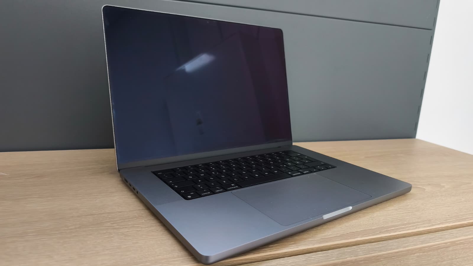 MacBook Pro A2485  M1 Pro 10 CPU/ 16GPU 32GB DDR 512GB NVMe macOS B-Ware2