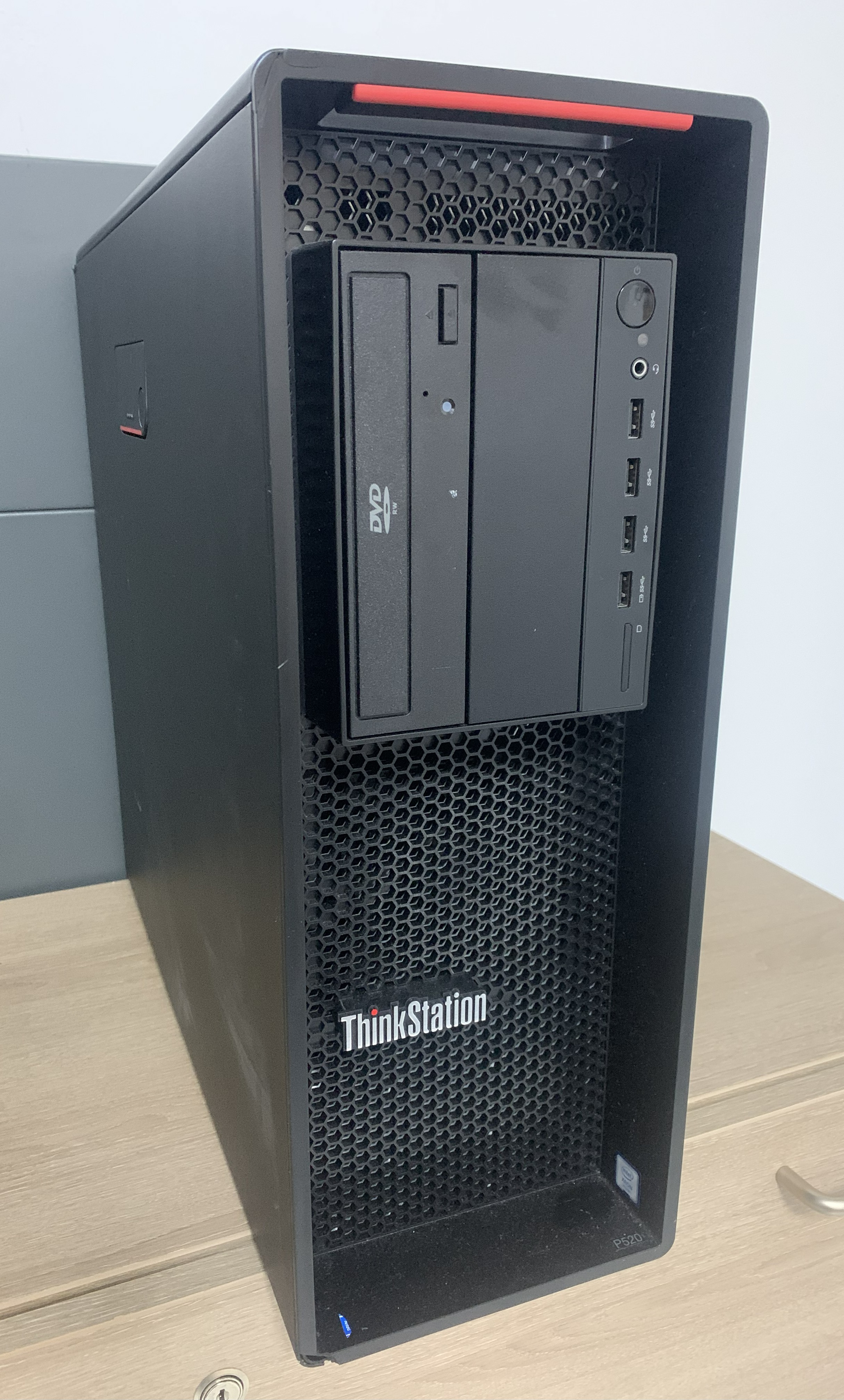 Lenovo ThinkStation P520 Xeon W-2123 16GB DDR 1TB M.2 SSD Quadro P600 RW W11