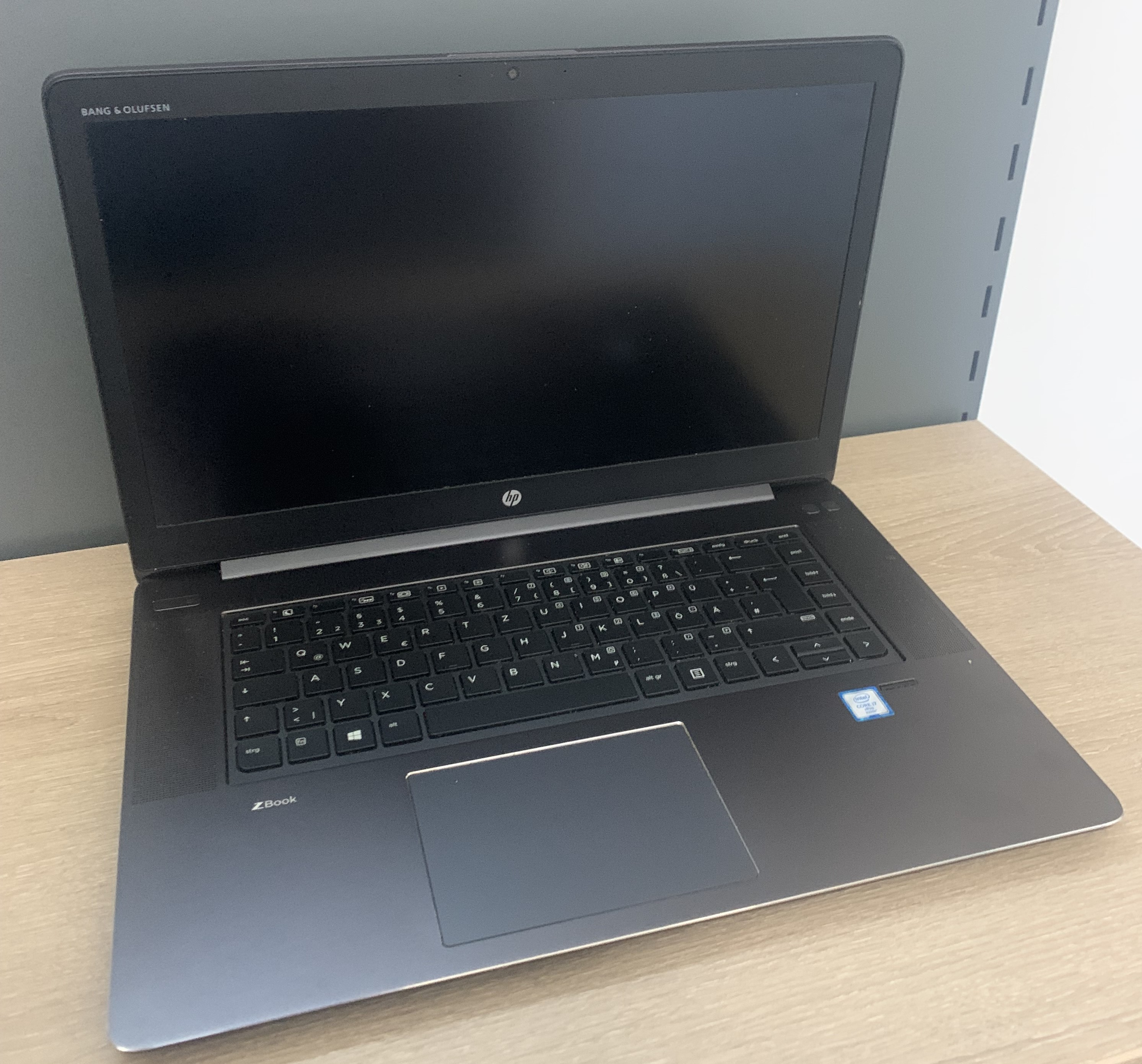 HP ZBook Studio G3 15,6" i7-6820HQ 2,70GHz 32GB DDR 1TB NVMe M1000M W11 B-Ware8