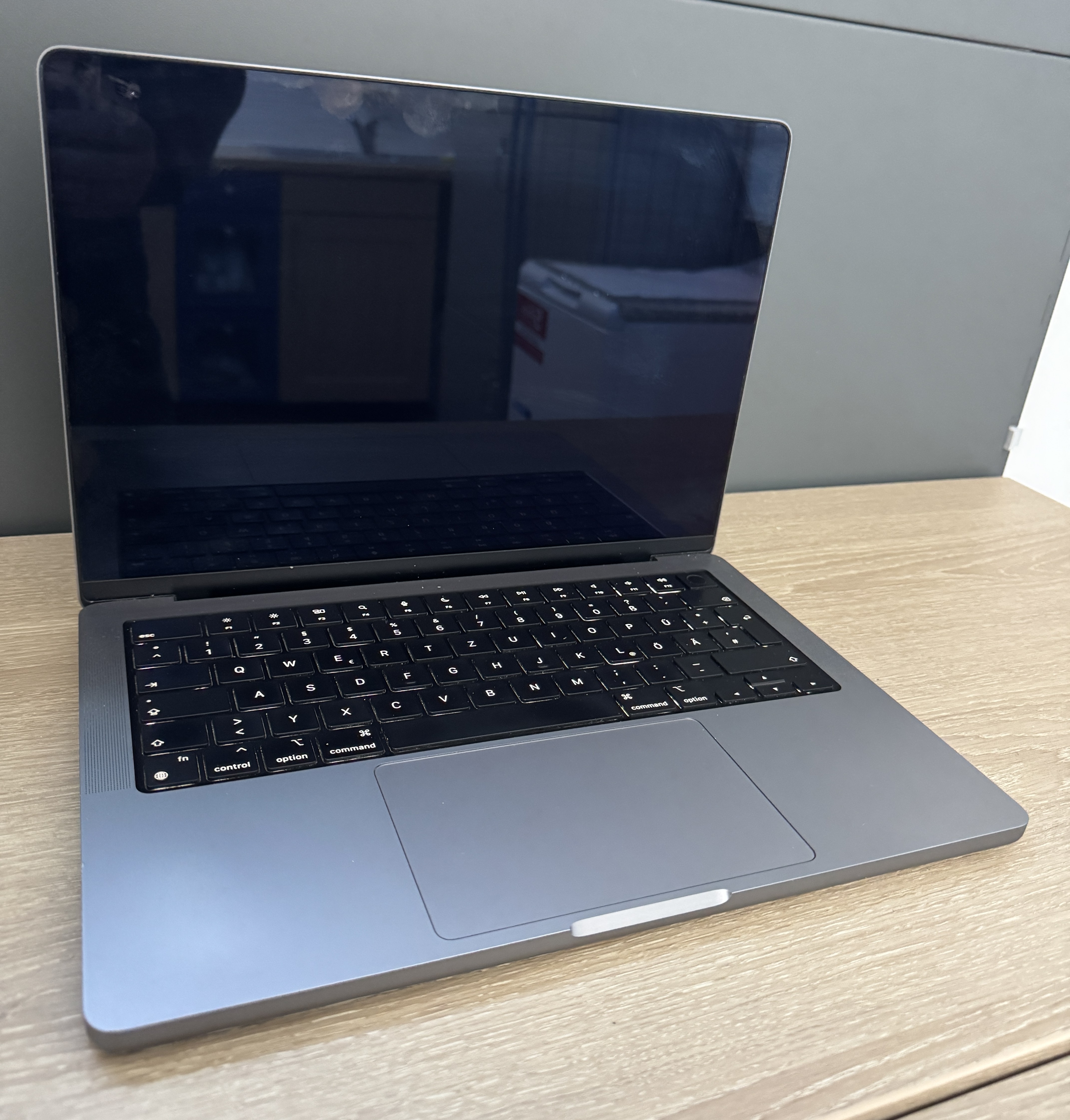 MacBook Pro A2442 14" M1 Pro 8 CPU/14 GPU 32GB DDR 1TB NVMe Displaydefekt22