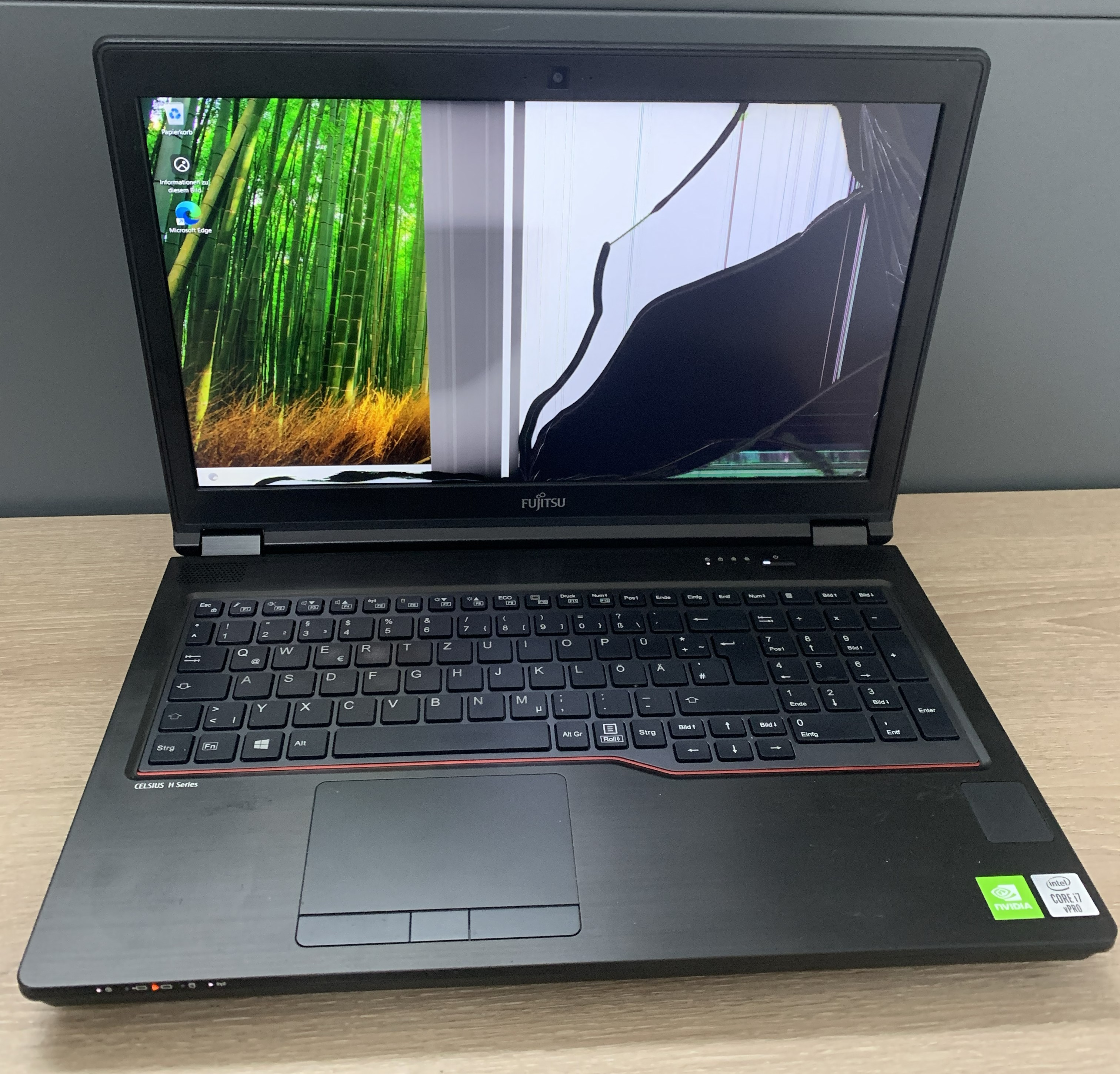 Fujitsu Celsius H7510 i7-10850H 32GB DDR 512GB NVMe T1000 4GB W11 Displaybruch9