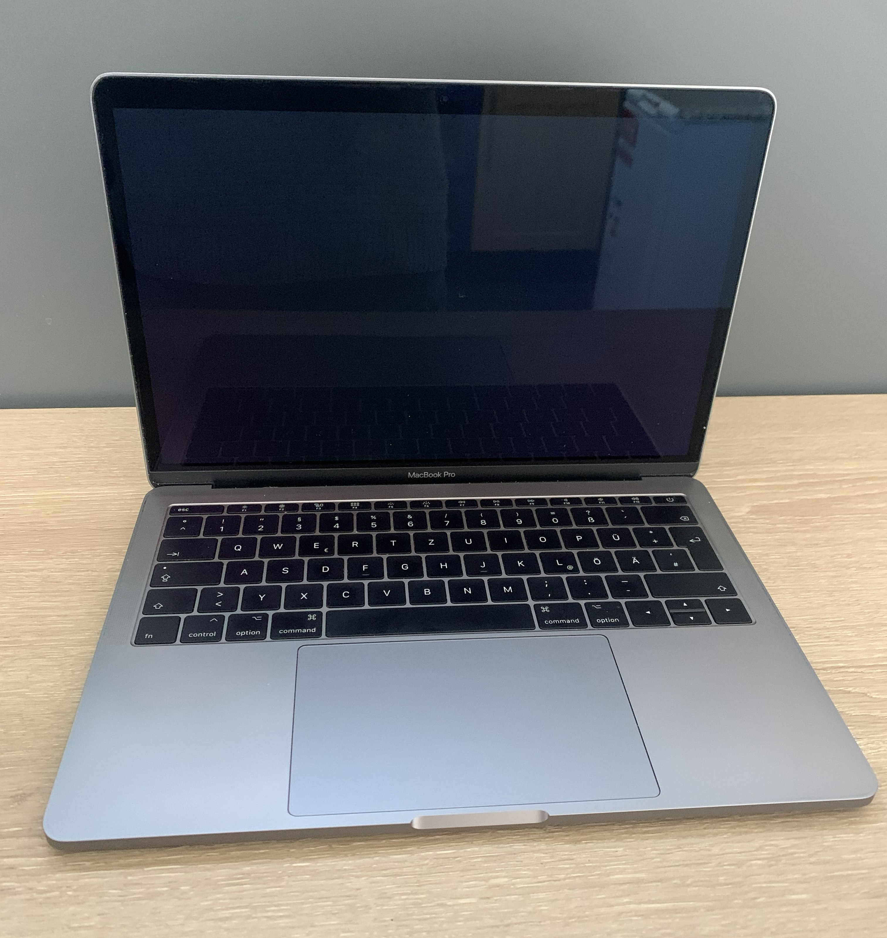 MacBook Pro A1708 13,3" i5-7360U 8GB DDR Iris Plus CAM ohne HDD B-Ware10