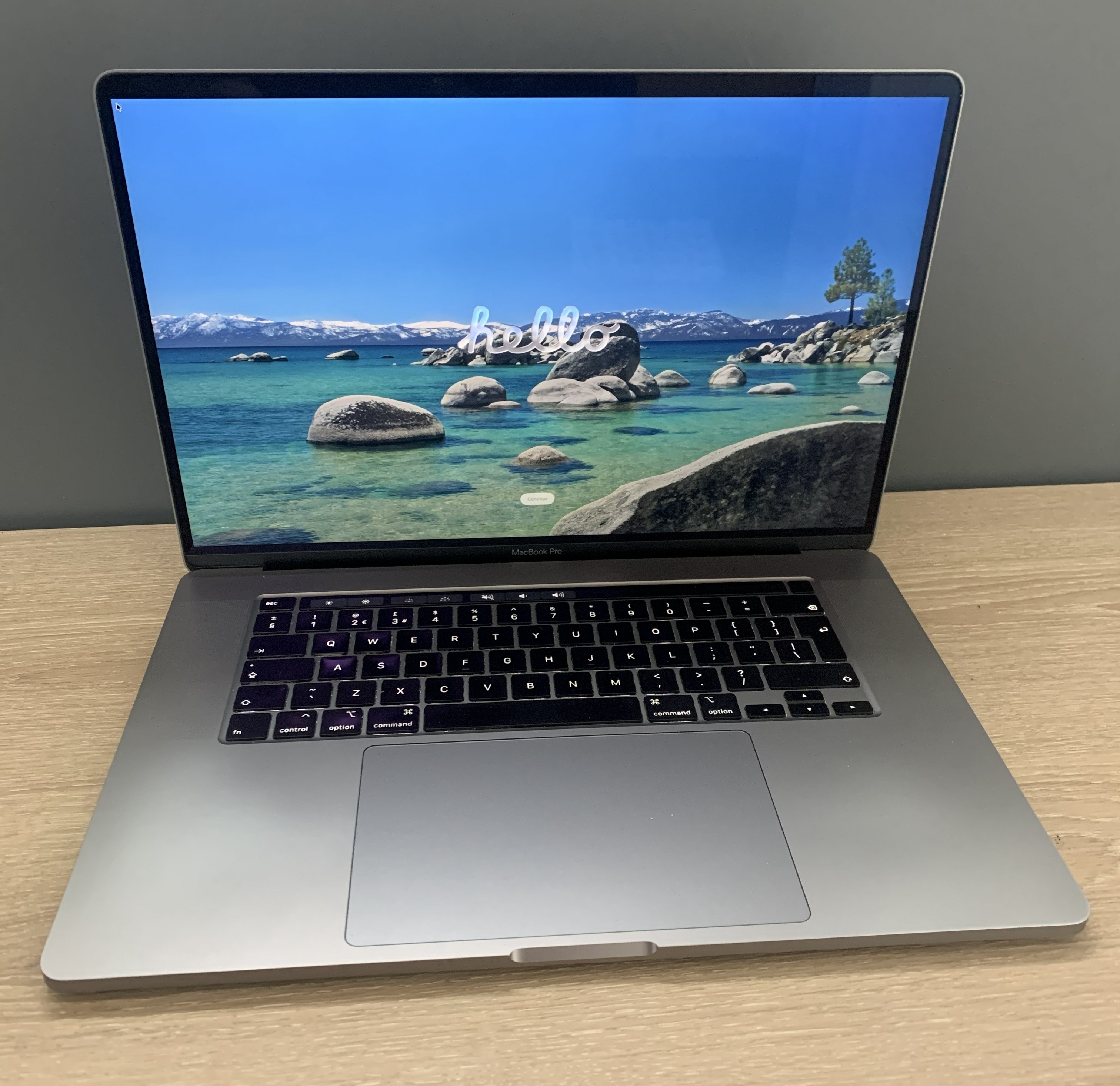 MacBook Pro 16" A2141 i9-9880H 16GB DDR 1TB NVMe Radeon Pro 5300M macOS Sperre15