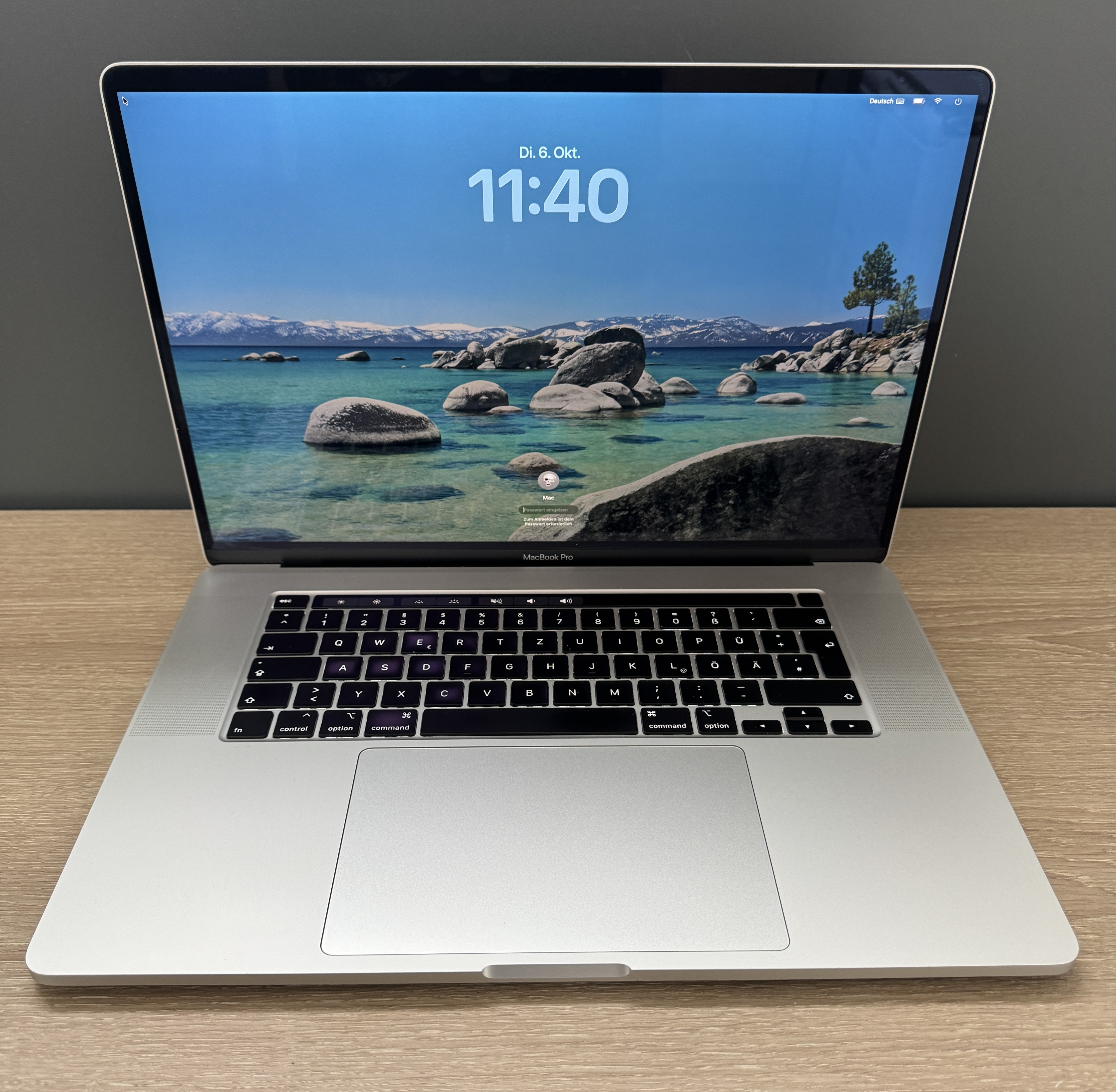 MacBook Pro 16" A2141 i7-9750H 32GB DDR 1TB NVMe Radeon Pro CAM MacOS A-Ware15