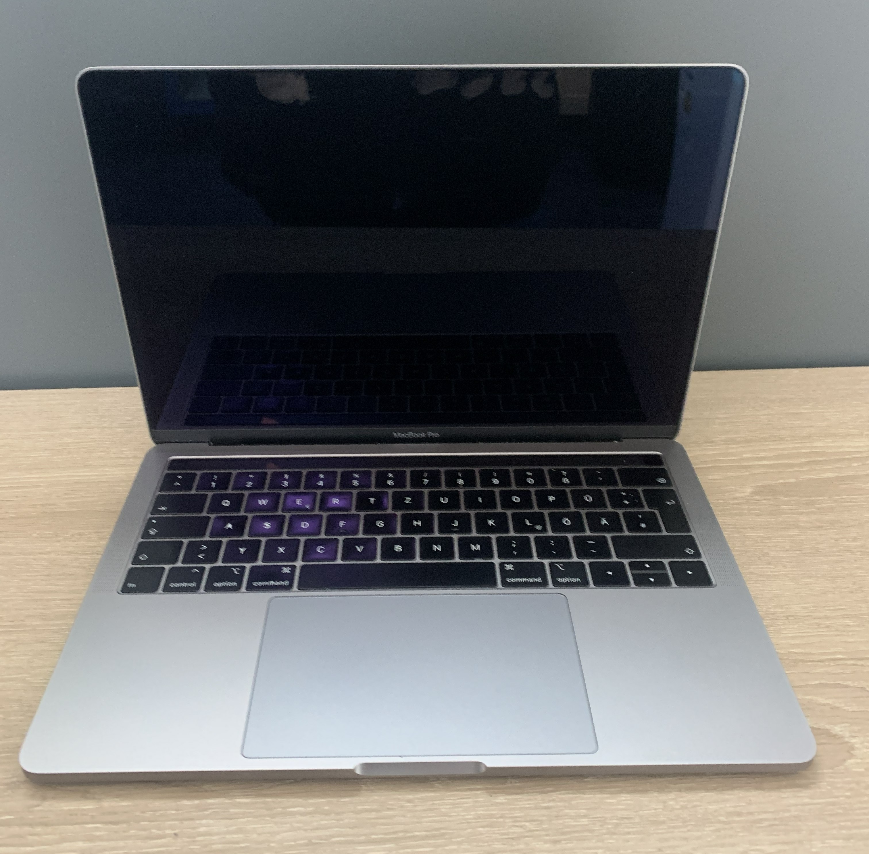 MacBook Pro  A1989 13.3" Touchbar i5-8279U 16GB 256GB NVMe Iris 655 OS B-Ware42