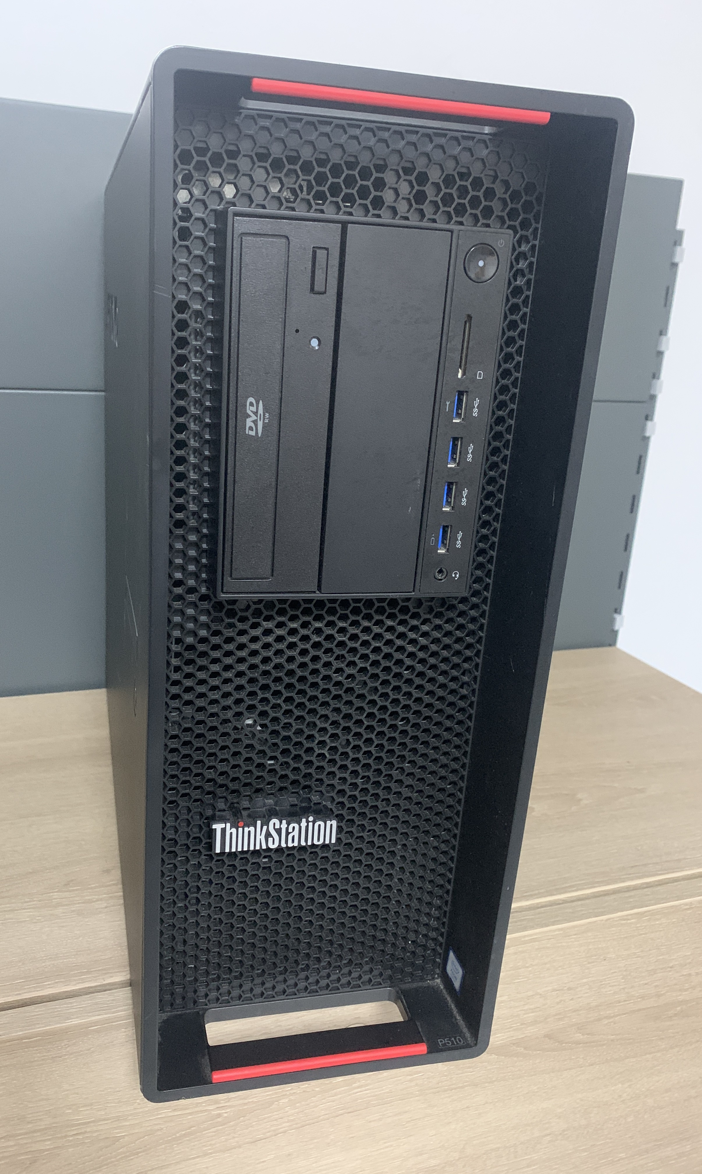 Lenovo ThinkStation P510 Xeon E5-1630v4 16GB 1TB SATA HDD  NVS 315 RW W10