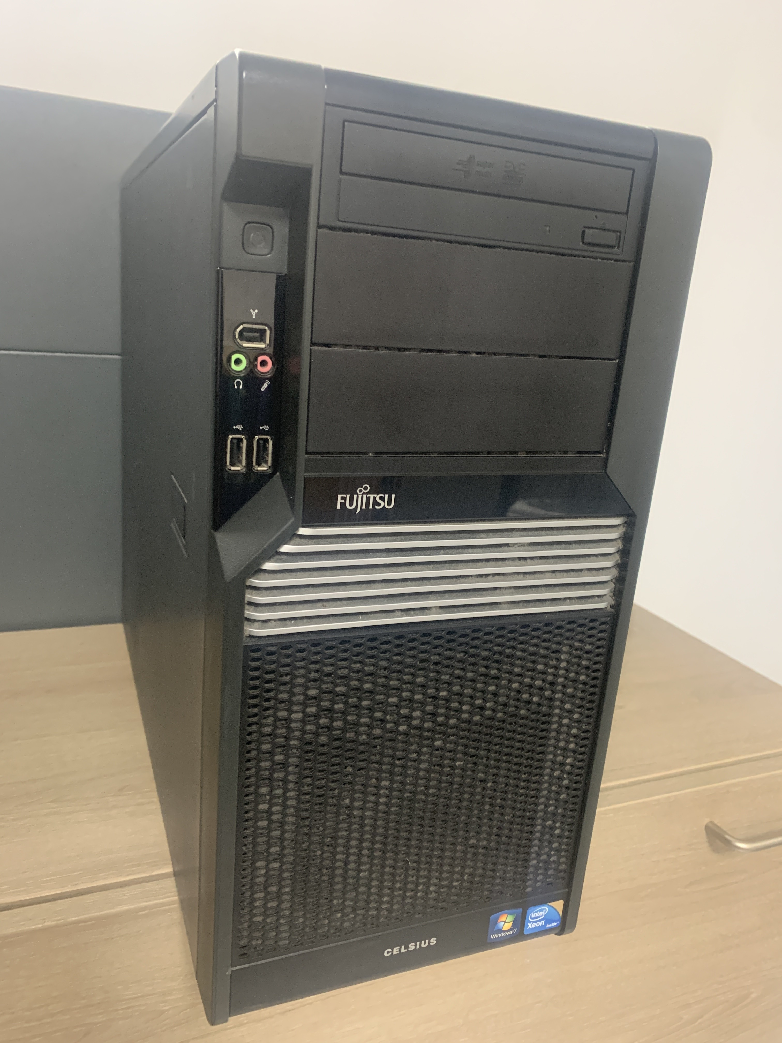 Fujitsu CELSIUS M470-2 Power Workstation W3565 16GB 300GB SAS Quad FX 3800