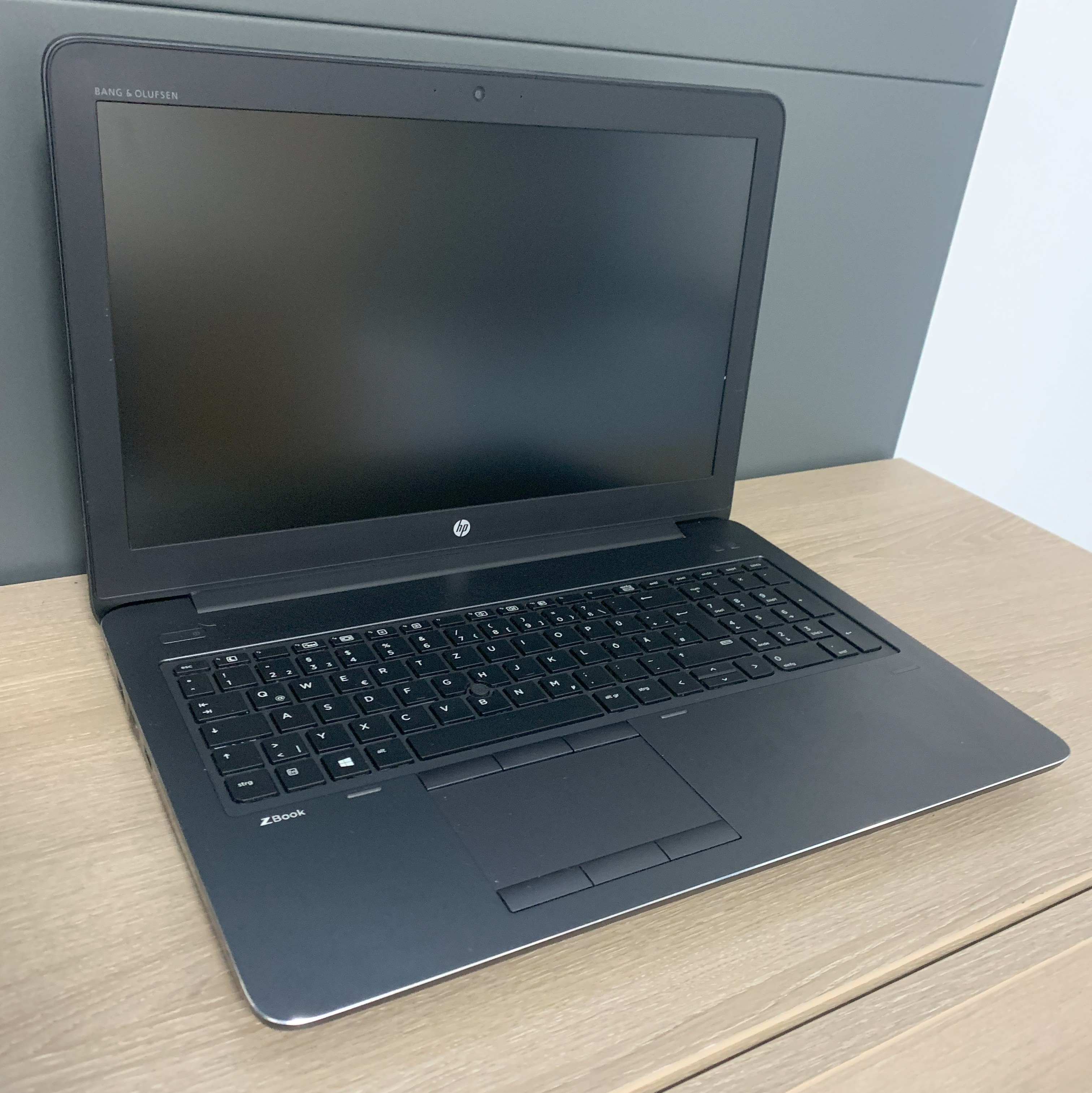 HP ZBook 15 G3 i7-6820HQ 32GB DDR 512GB M.2 SSD M2000M 4GB W10 A-Ware12