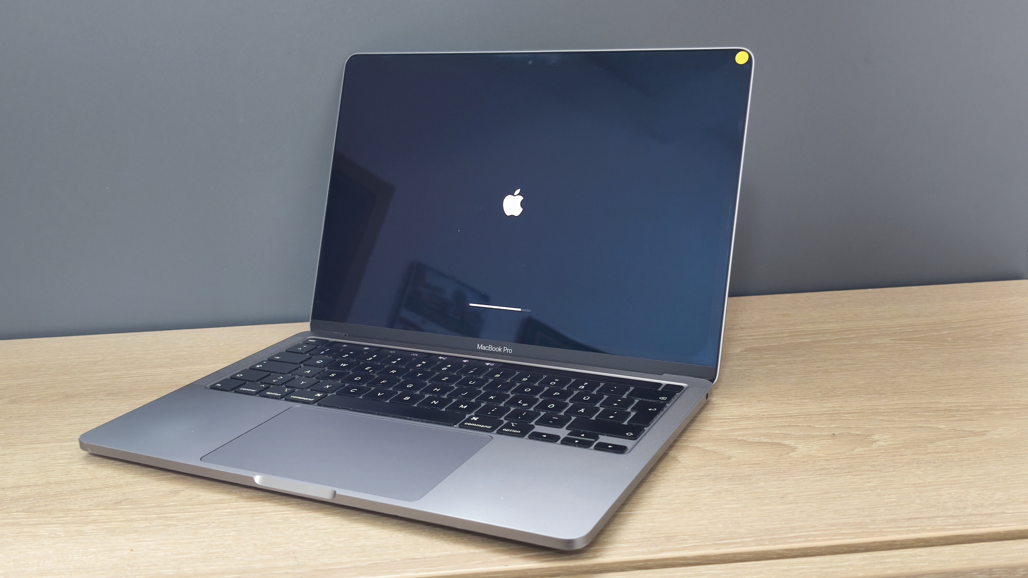 MacBook Pro A2289 13" i5-8257U 16GB DDR 256GB NVMe Iris Plus CAM MacOS B-Ware7