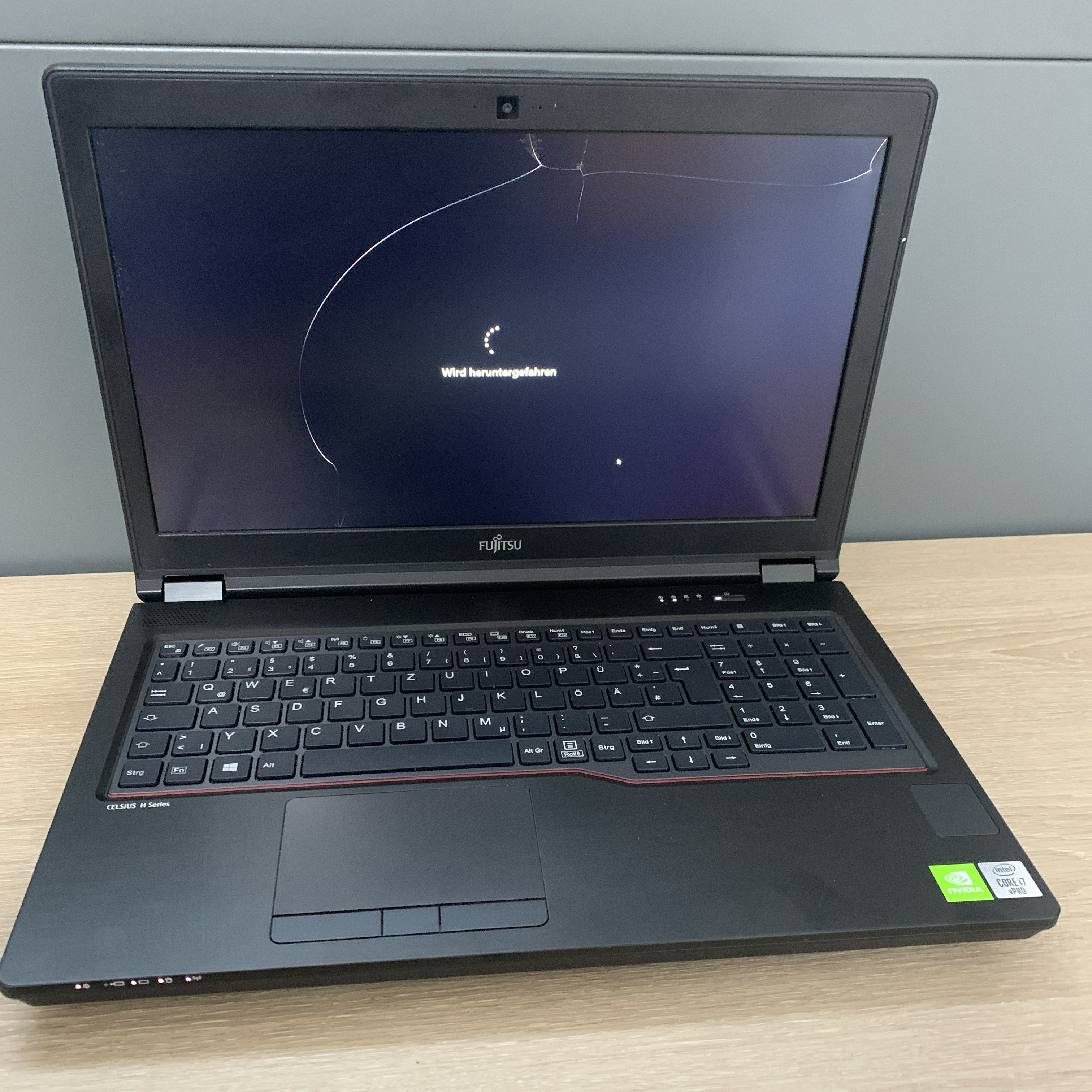 Fujitsu Celsius H7510 i7-10850H 32GB DDR 512GB NVMe T1000 4GB CAM W11  C-Ware7