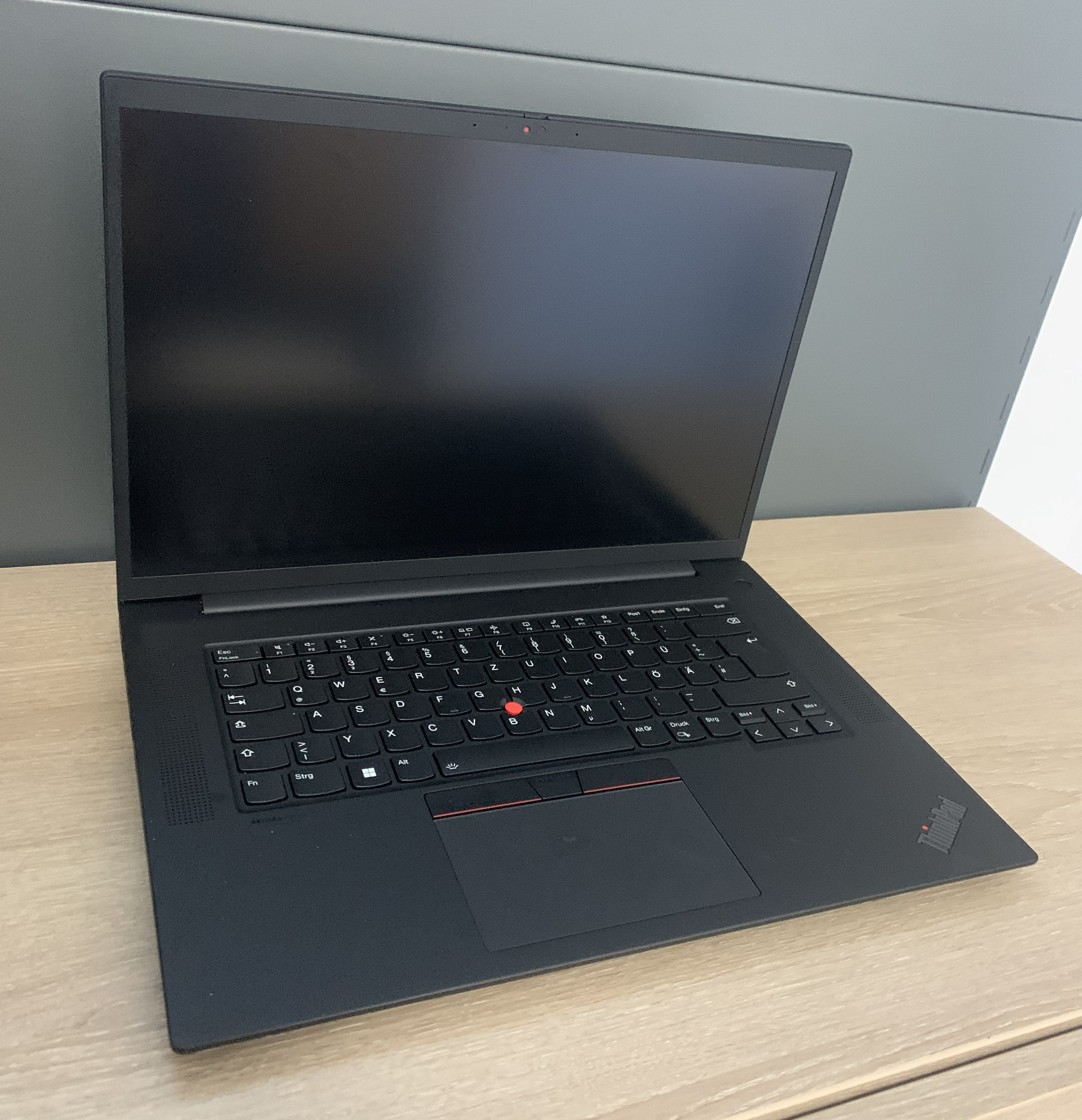 ThinkPad P1 G6  i7-13700H 64GB DDR 1TB NVMe RTX 2000 Ada 8GB WUXGA CAM W11 B10
