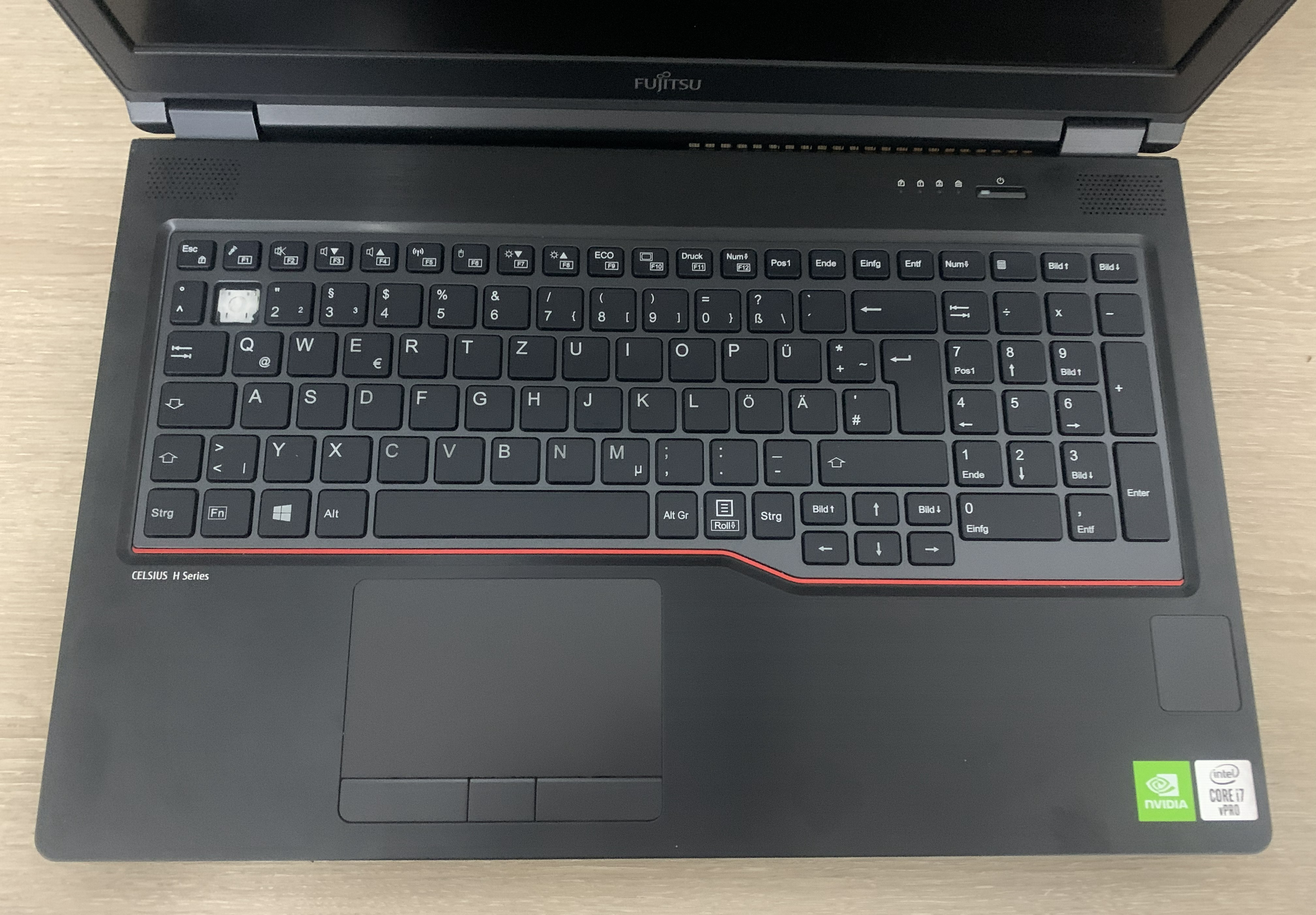 Fujitsu Celsius H7510 i7-10850H 32GB DDR 512GB NVMe T1000 4GB CAM W11 A-Ware4
