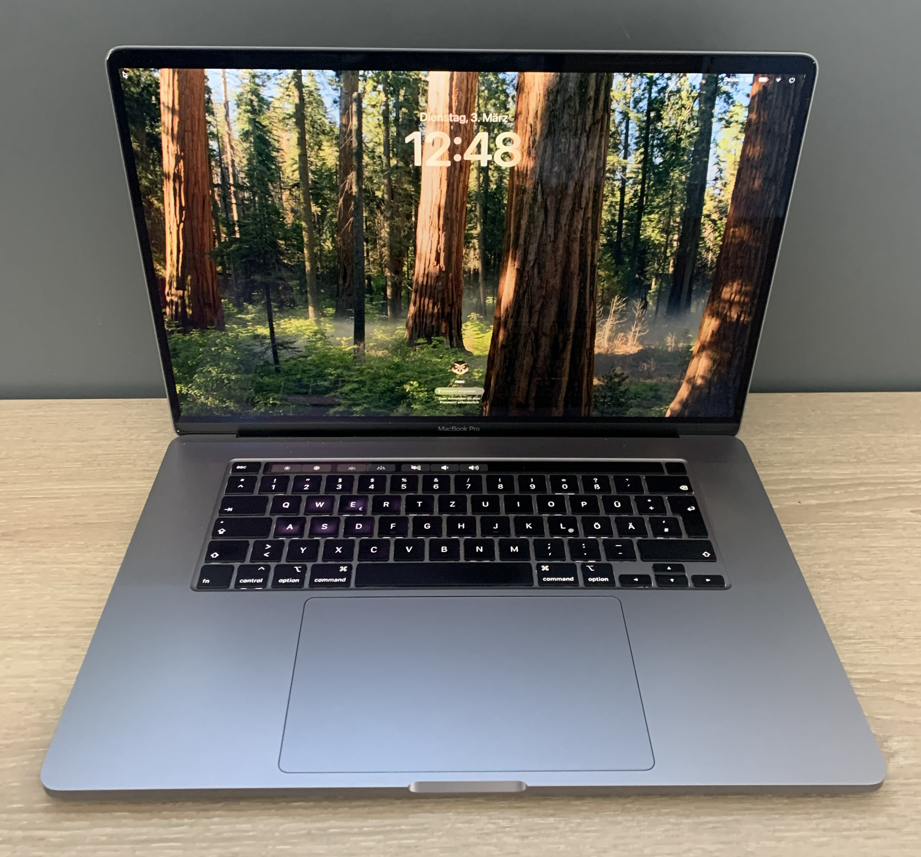 MacBook Pro A2141 16" i7-9750H 16GB DDR 512GB NVMe Radeon 5300 macOS B-Ware1