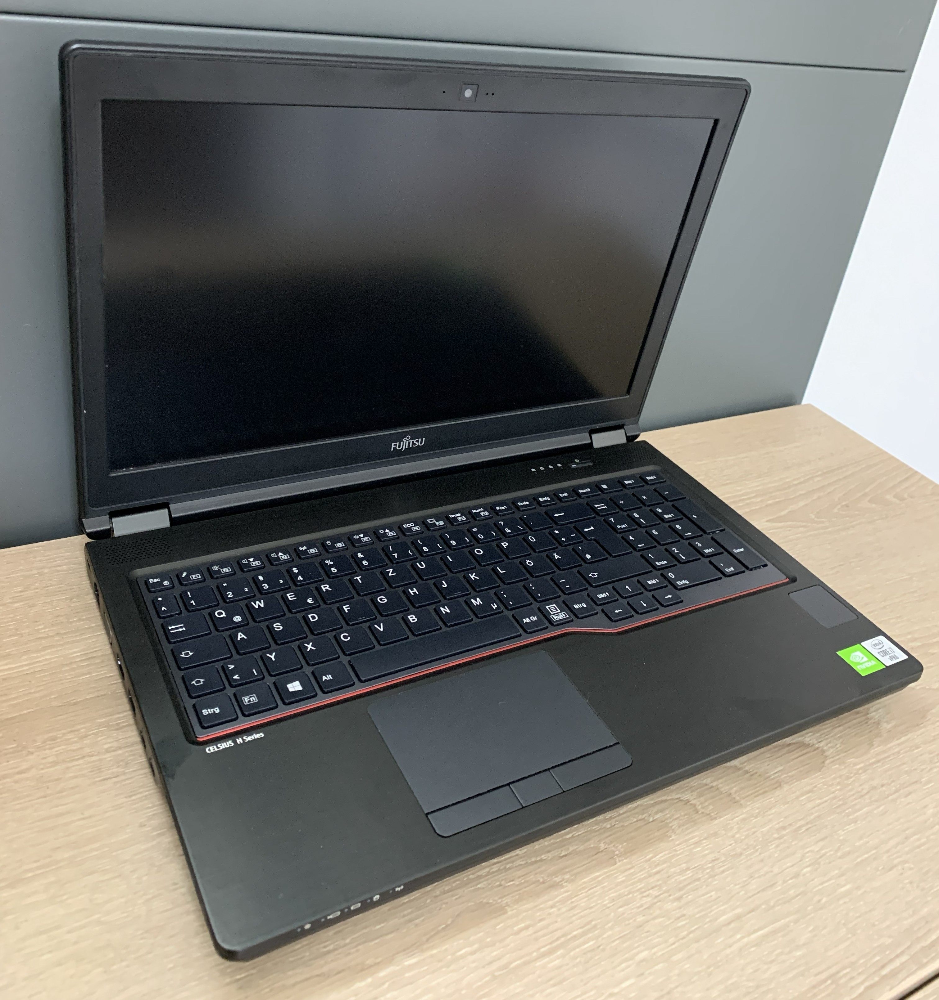 Fujitsu Celsius H7510 i7-10850H 32GB DDR 512GB NVMe T1000 4GB CAM W11 A-Ware