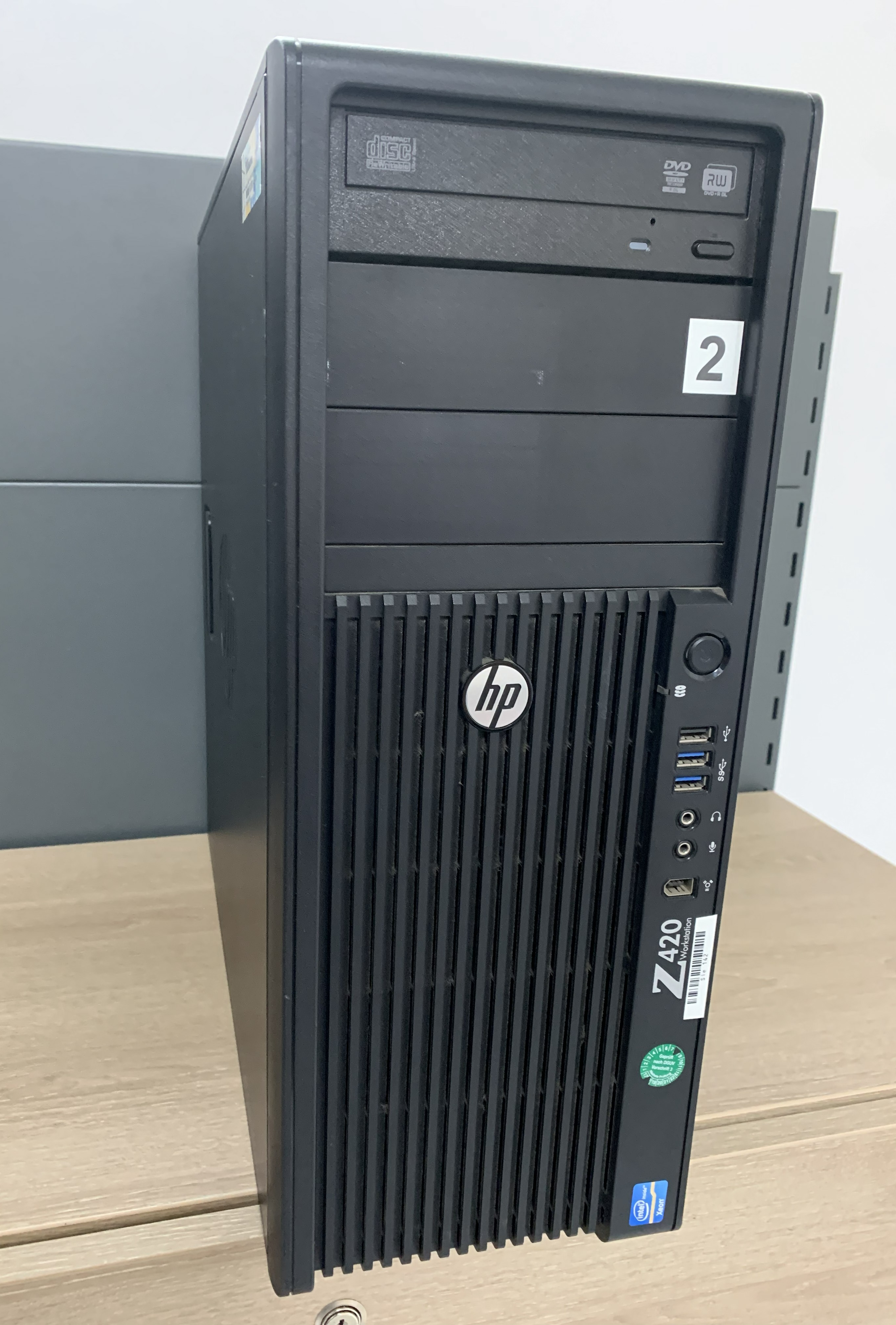 HP Z420 Workstation Xeon E5-1603 2,80GHz 4GB DDR 250GB HDD Nvdia 8400GS RW Nr.2