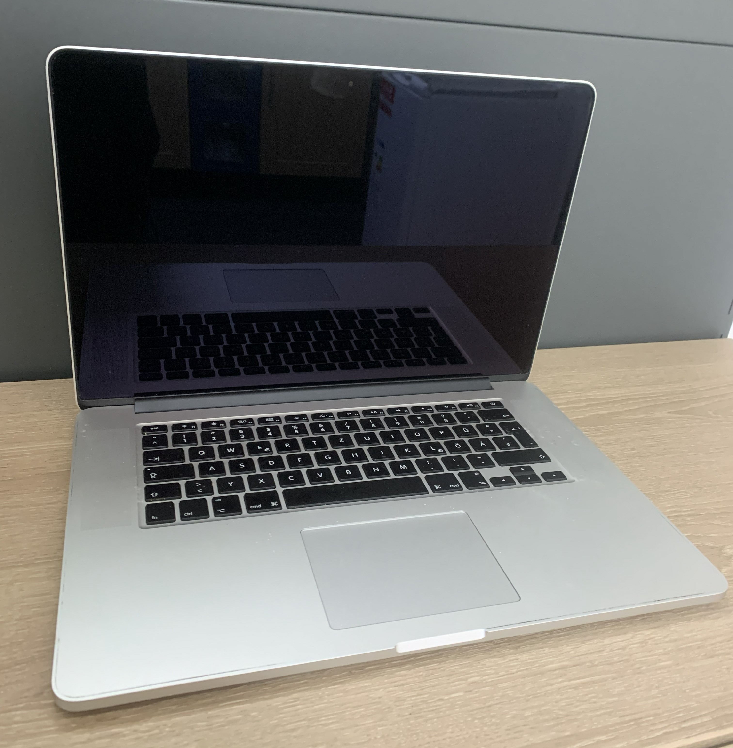 MacBook Pro  A1398 15,4" i7-4770HQ 16GB DDR Iris Pro Ohne Festplatte B-Ware40