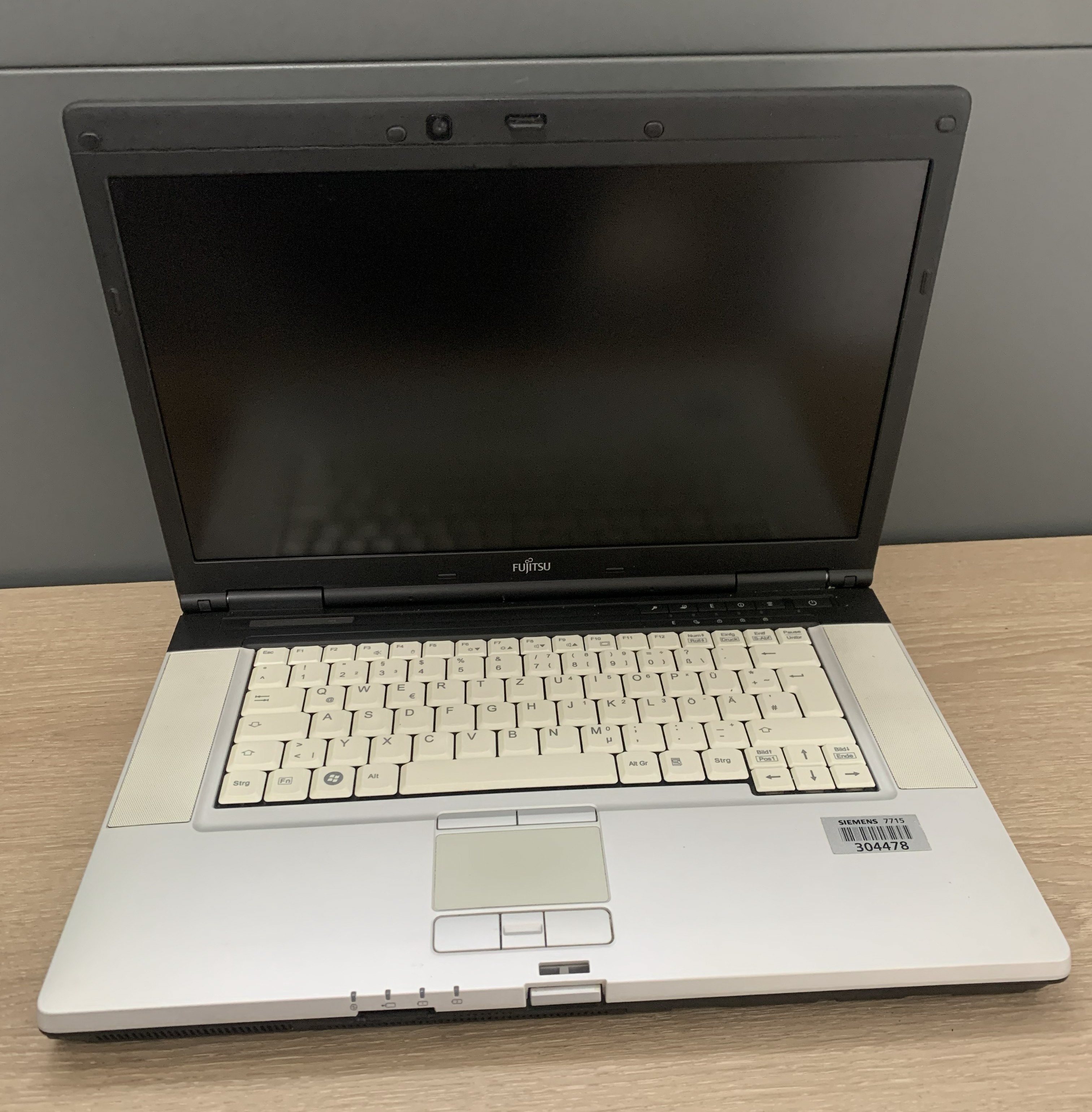 Fujitsu Celsius H710  i7-2720QM 4GB DDR 500GB HDD 1000M CAM RW Biospassword2