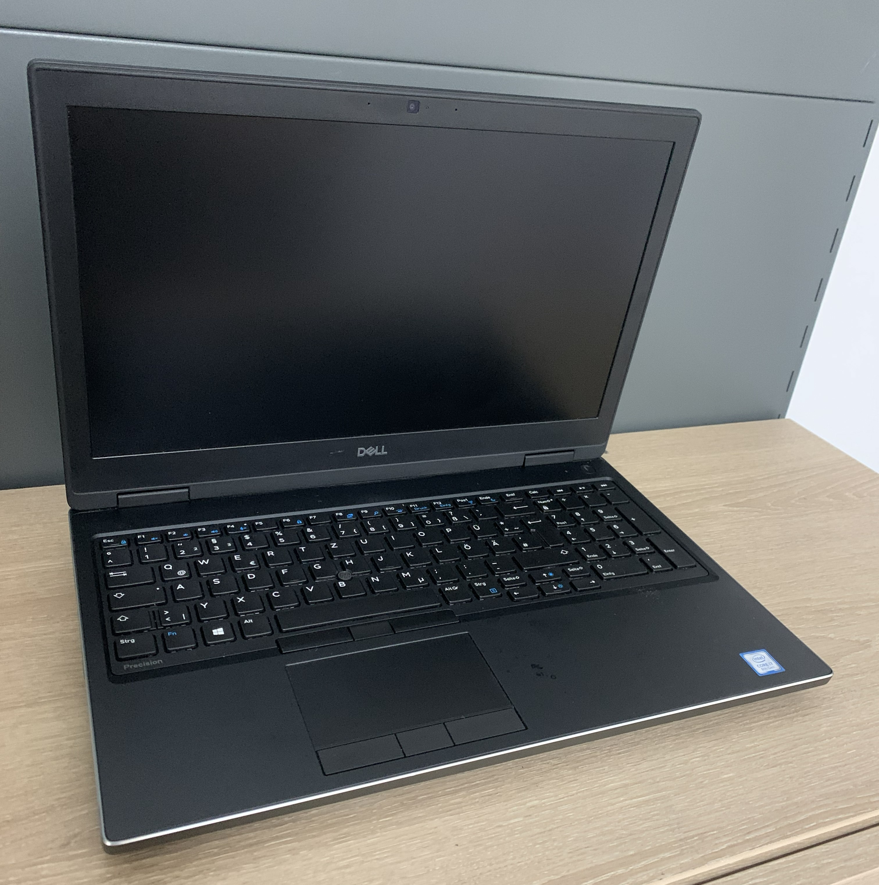 Dell Precision 7530 i7-8850H 32GB DDR 512GB M.2 SSD P1000 4GB CAM W11 A-Ware