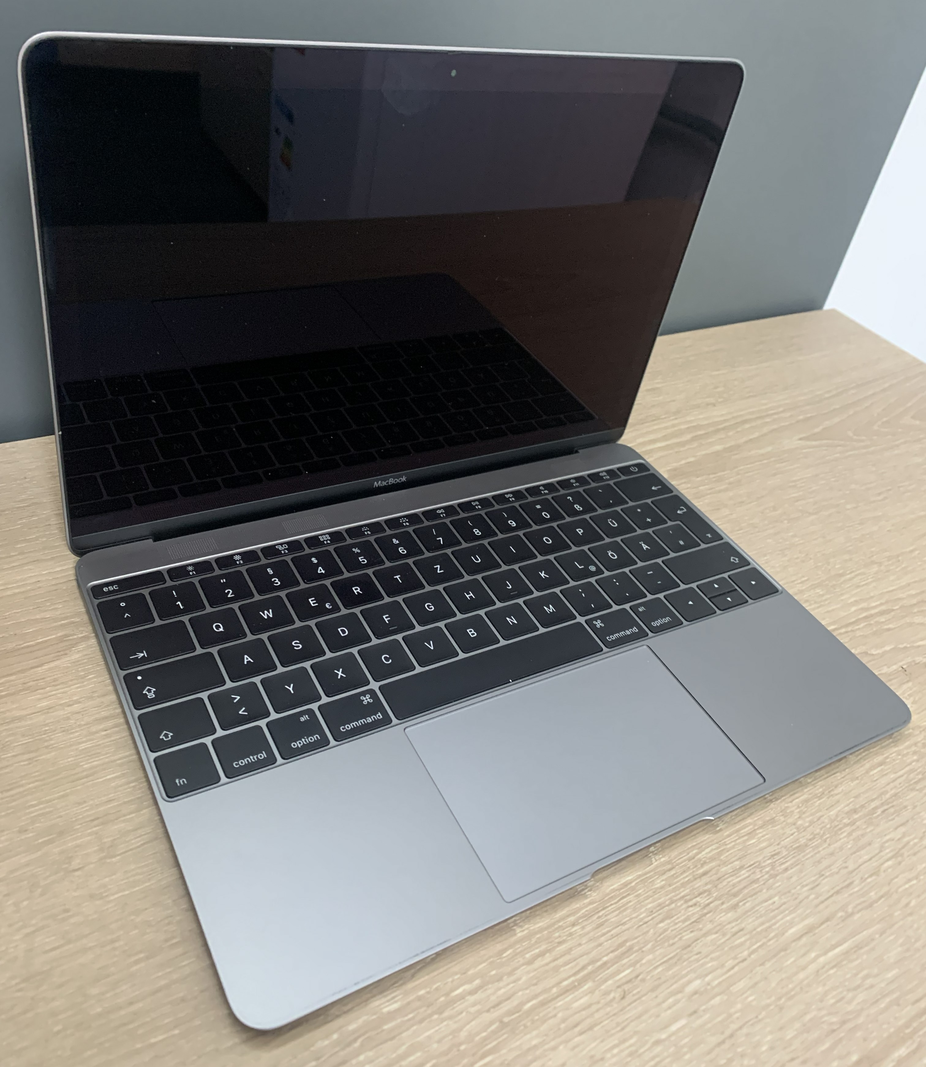 Apple MacBook A1534 12"  m5-6Y54 8GB 512GB NVMe Graphichs 515 macOS A-Ware19 Apple MacBook A1534 12"  m5-6Y54 8GB 512GB NVMe Graphichs 515 macOS A-Ware19