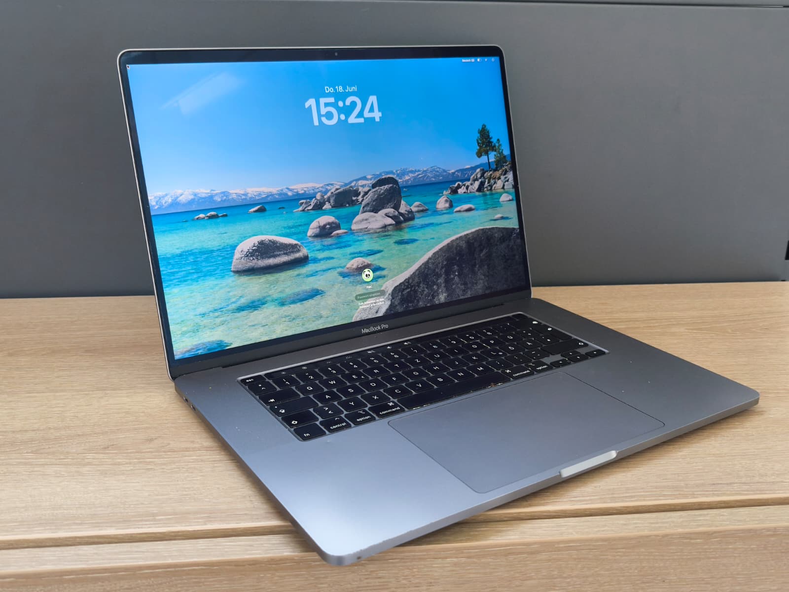 MacBook Pro A2141 16" i7-9750H 32GB DDR 512GB NVMe Radeon Pro MacOS B-Ware46