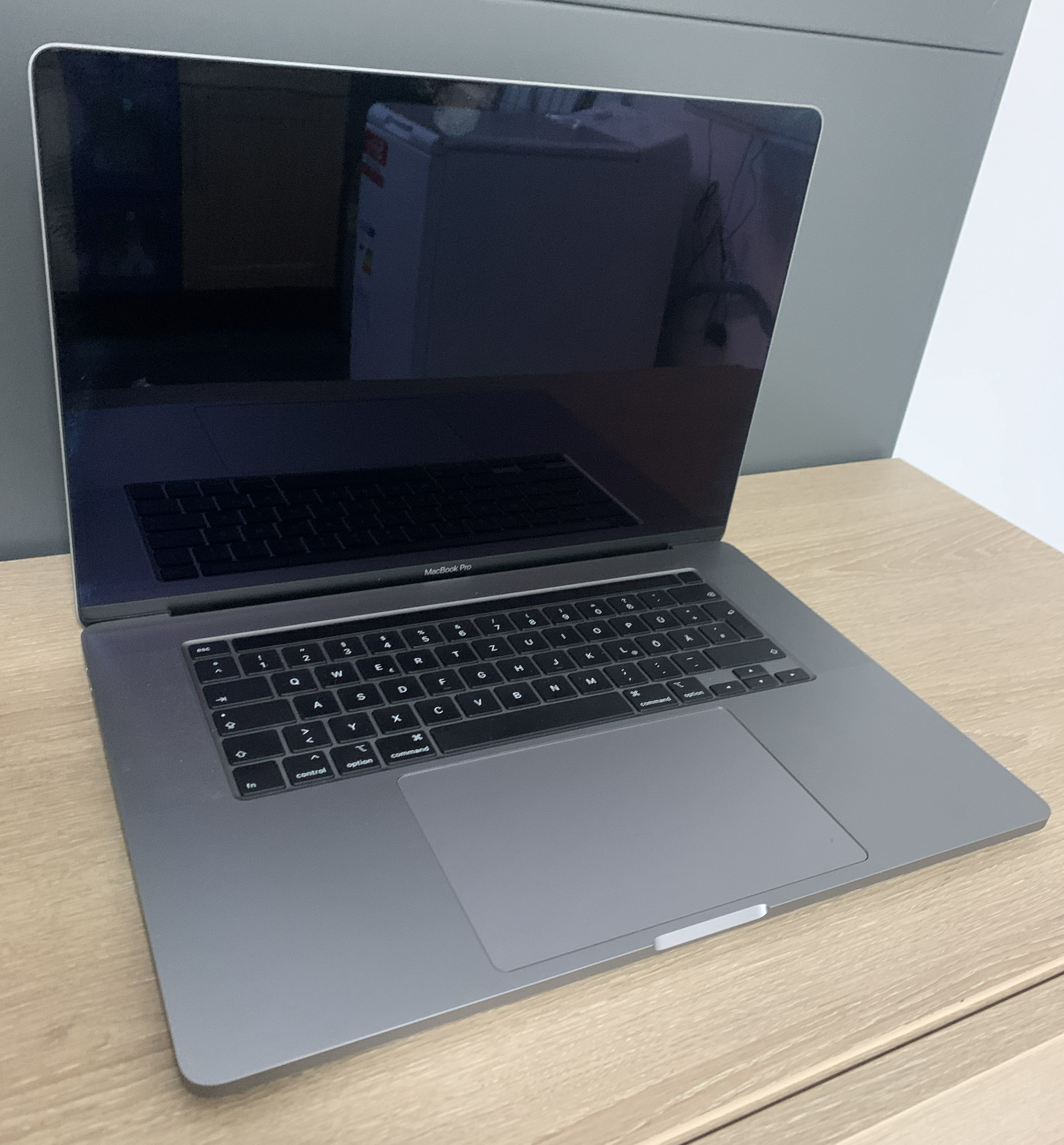 MacBook Pro 16" A2141 i9-9980HK 32GB 512GB NVMe Radeon 5500M Bastlerware8