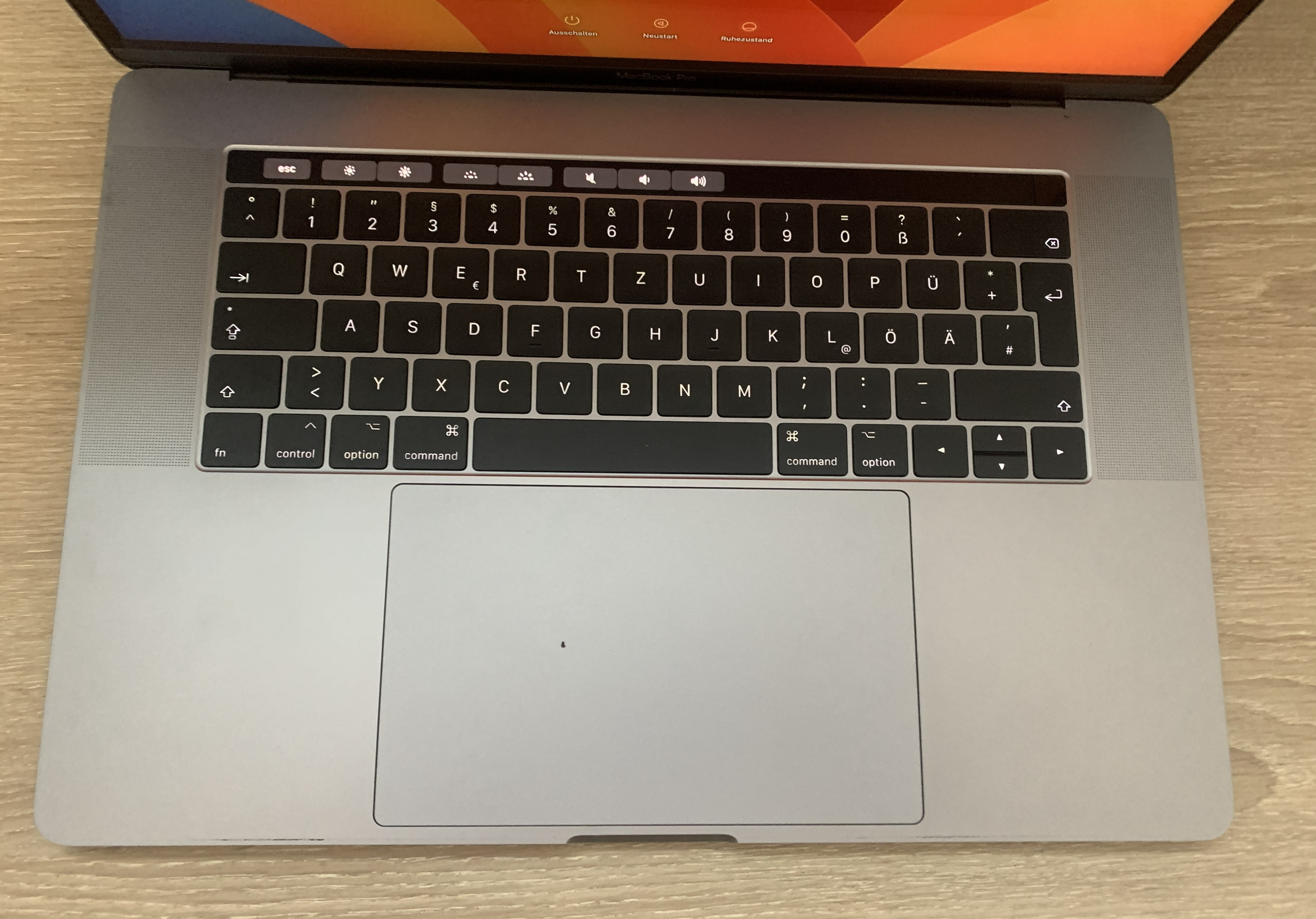 MacBook Pro  A1707 15.4"  i7-7700HQ 16GB 256GB NVMe Radeon 555 macOS B-Ware17